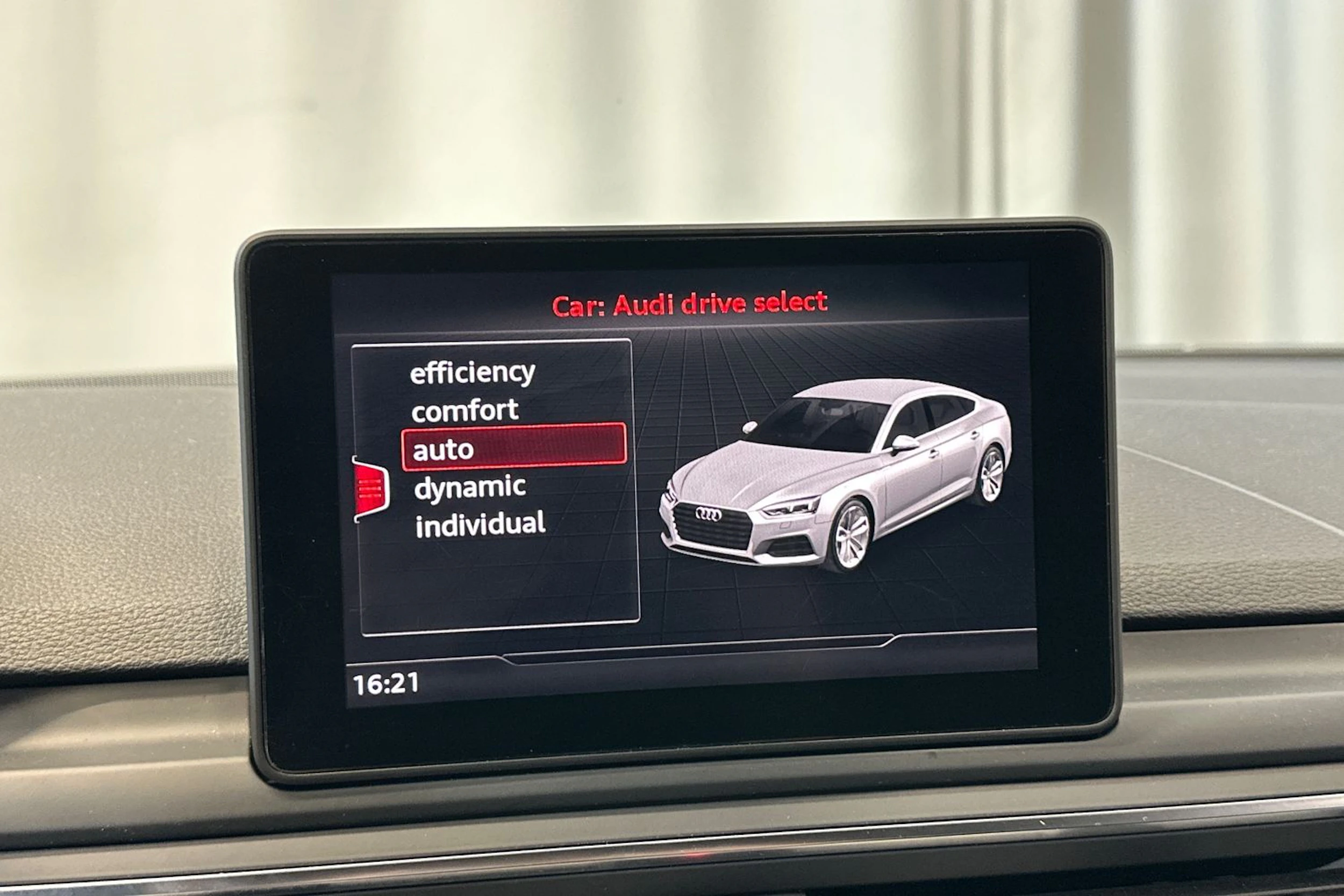 valkoinen Audi A5 2017 kuva 22.