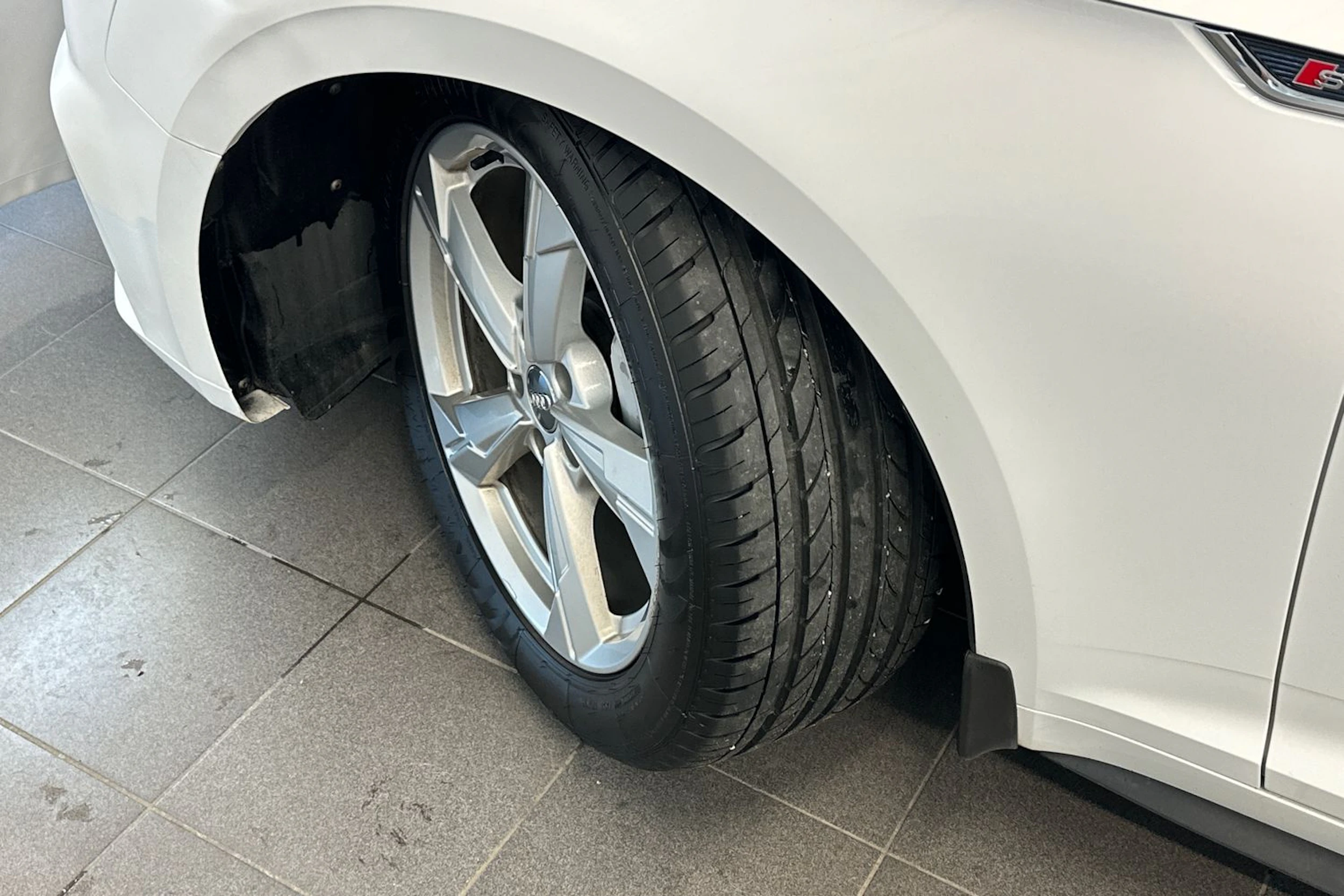 valkoinen Audi A5 2017 kuva 26.