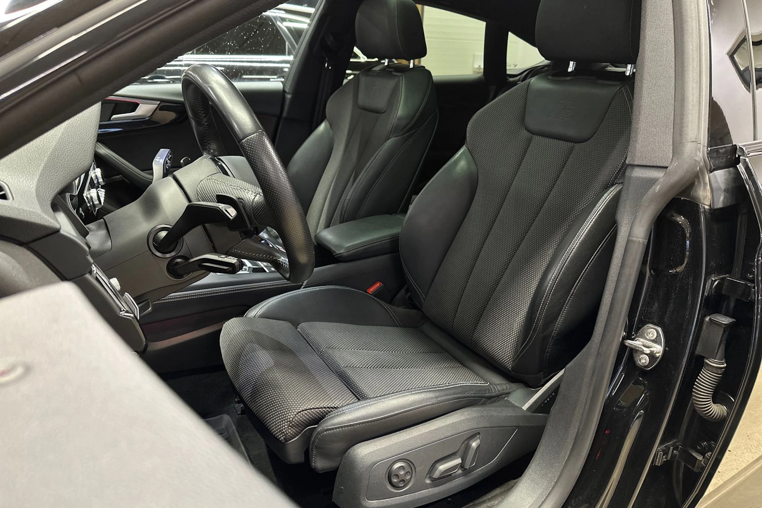 musta Audi A5 2017 kuva 14.