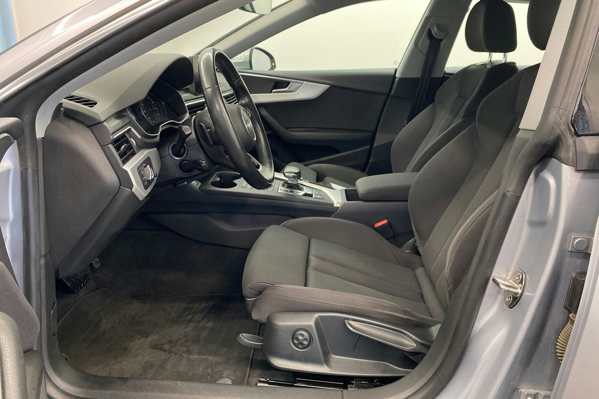 hopea Audi A5 2017 kuva 28.