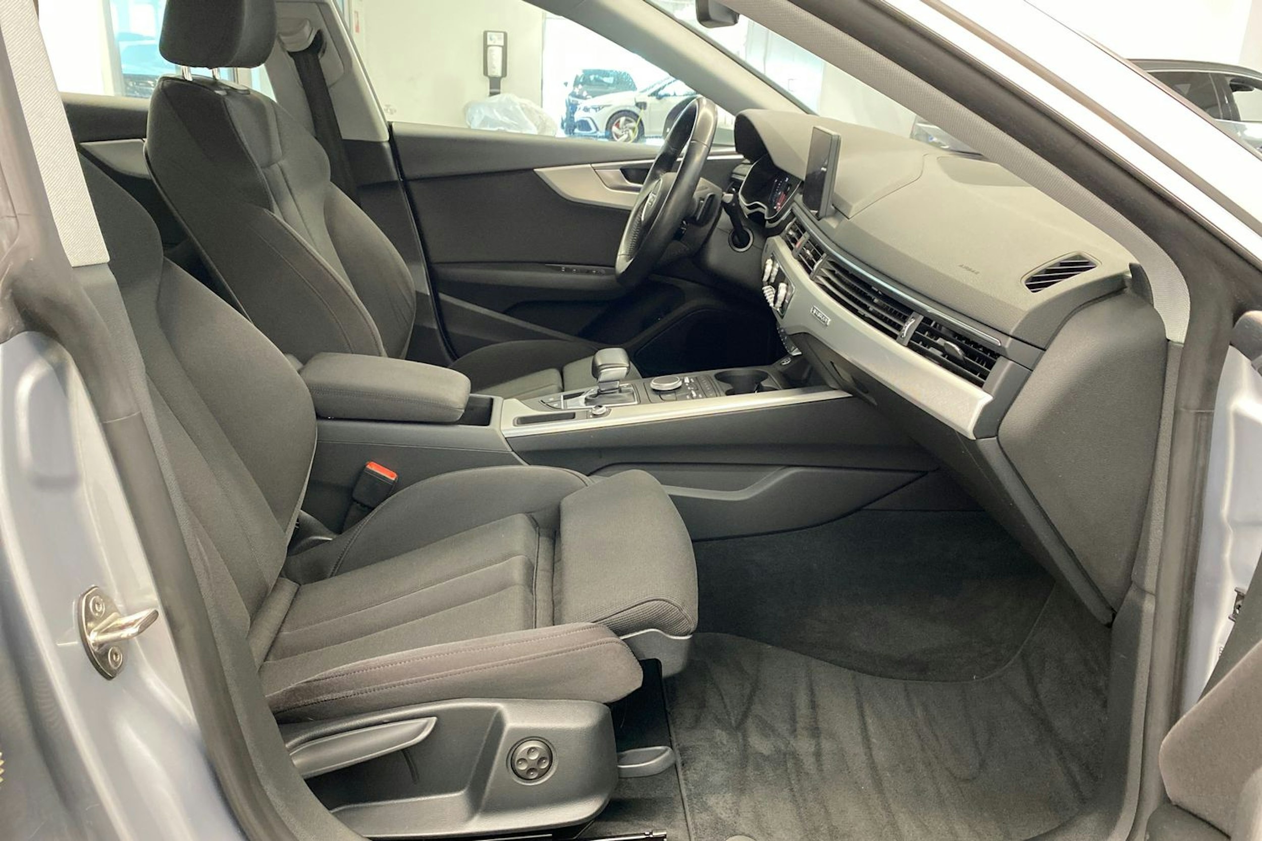 hopea Audi A5 2017 kuva 35.