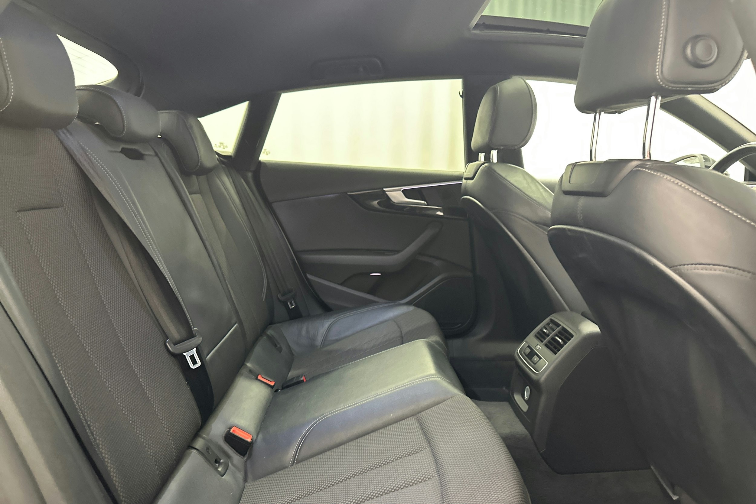 valkoinen Audi A5 2017 kuva 13.