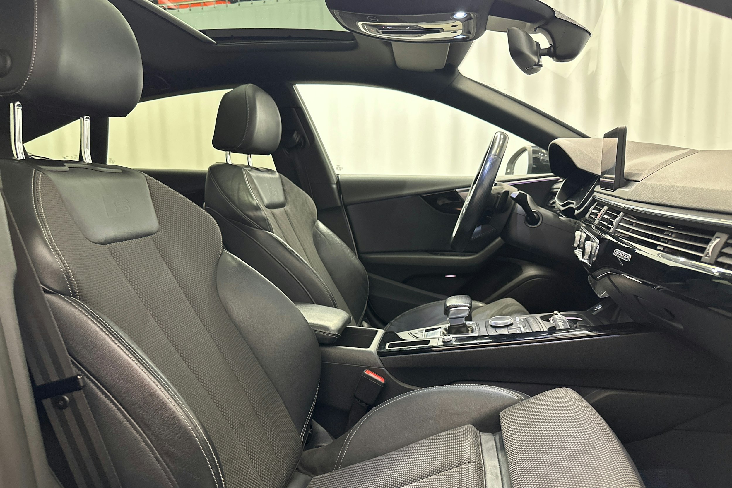 valkoinen Audi A5 2017 kuva 15.