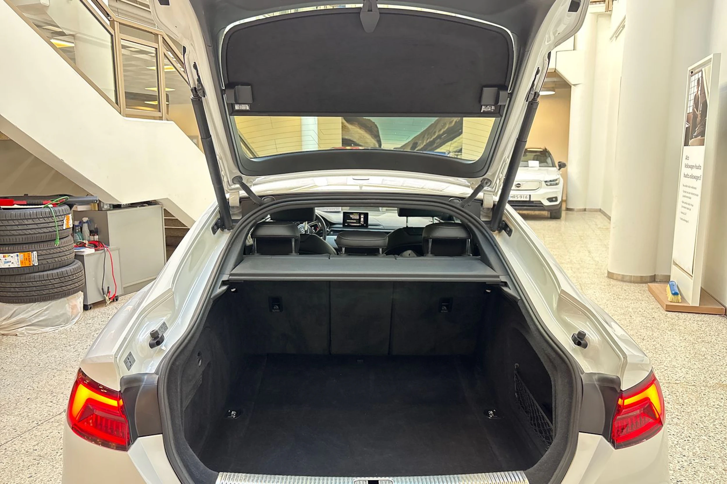 valkoinen Audi A5 2017 kuva 11.