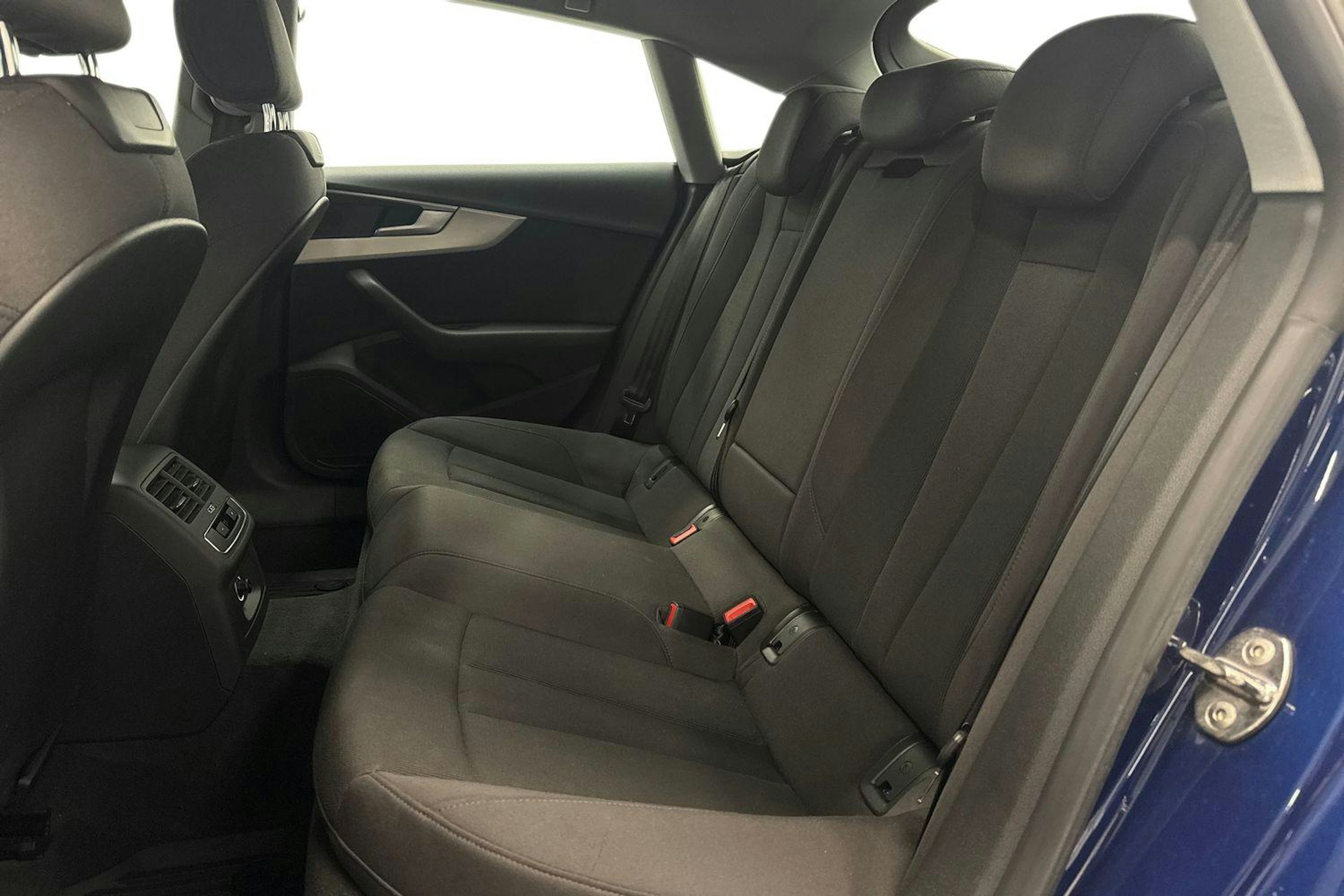 Sininen Audi A5 2017 kuva 10.