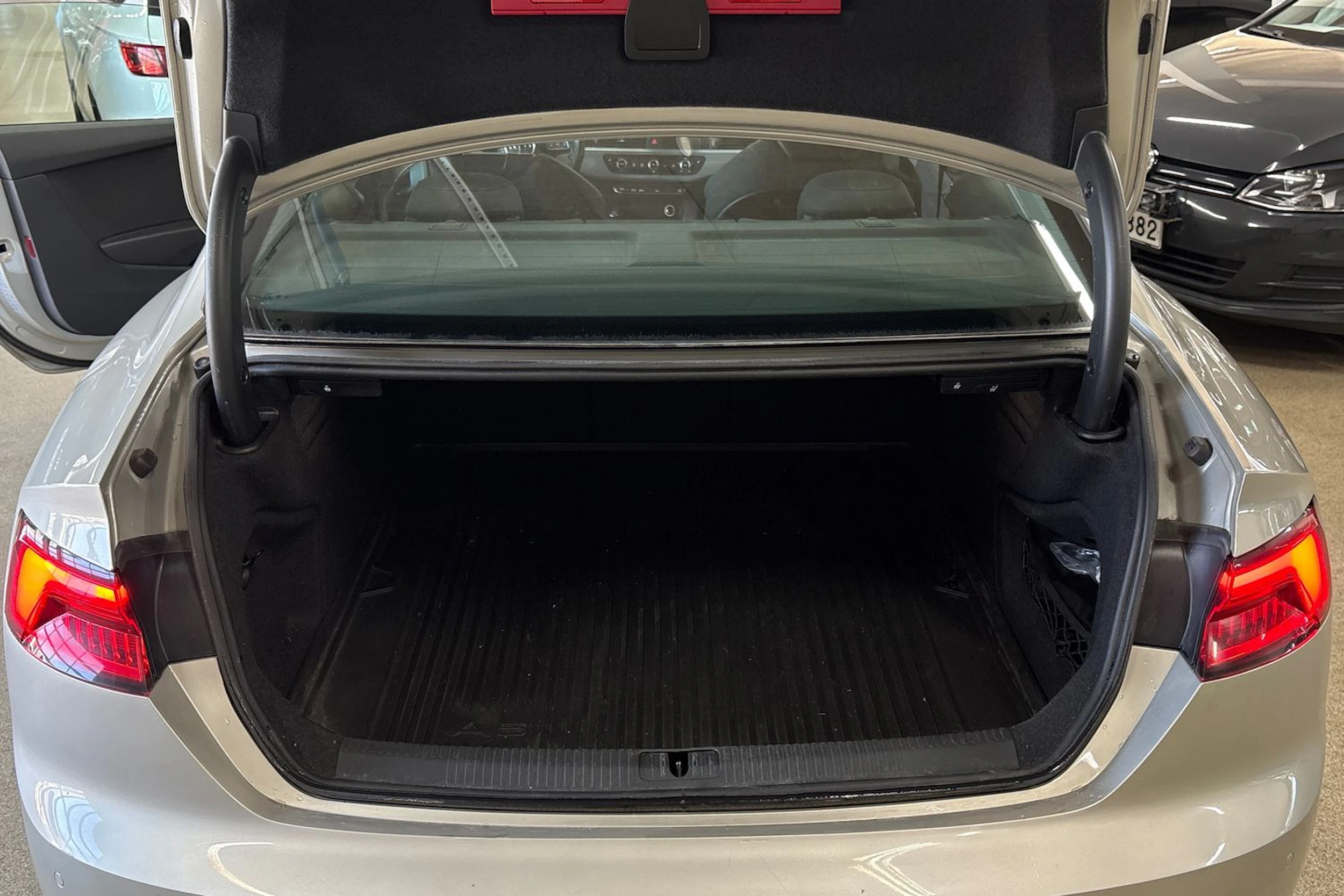 Hopea Audi A5 2017 kuva 18.