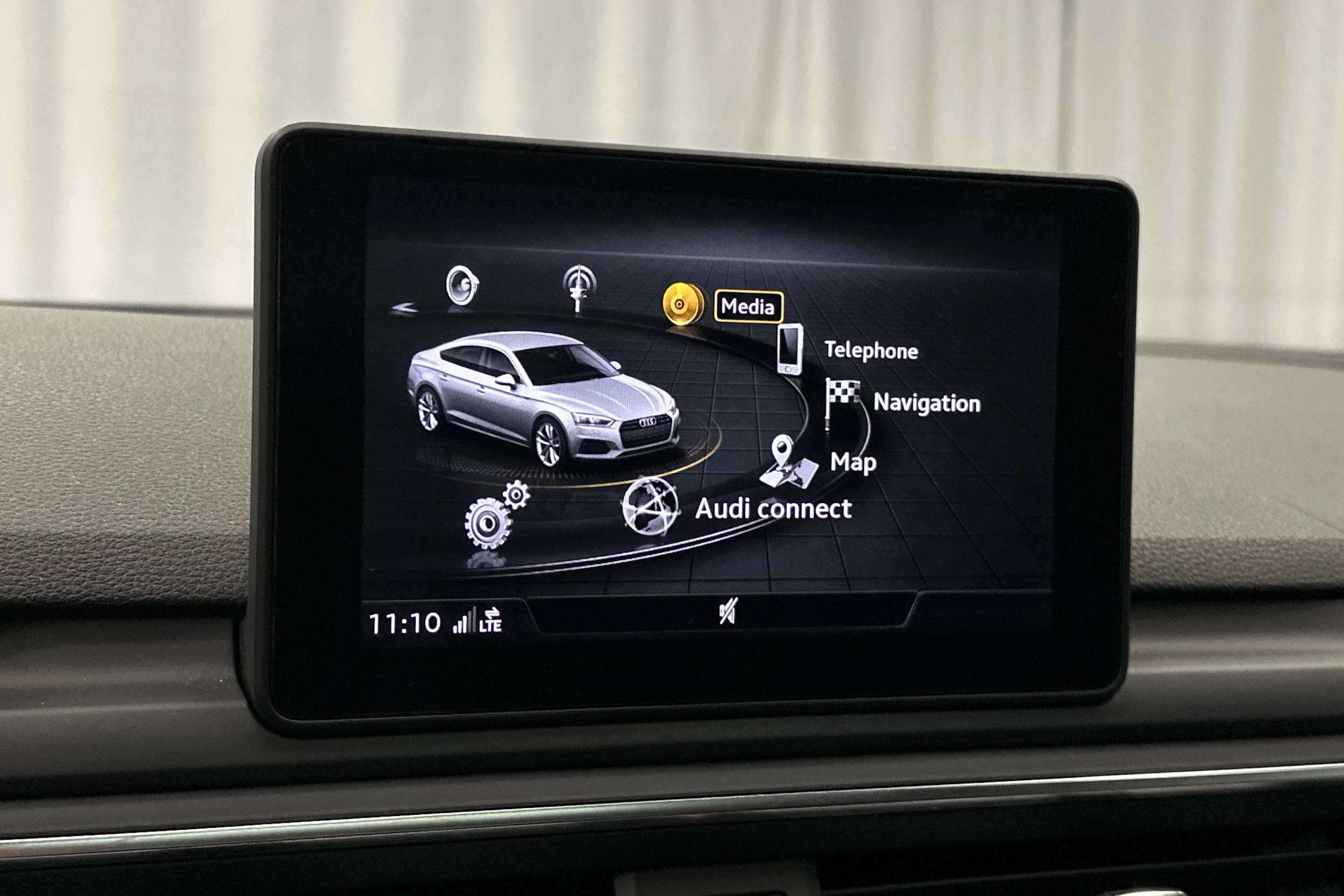 sininen Audi A5 2017 kuva 16.