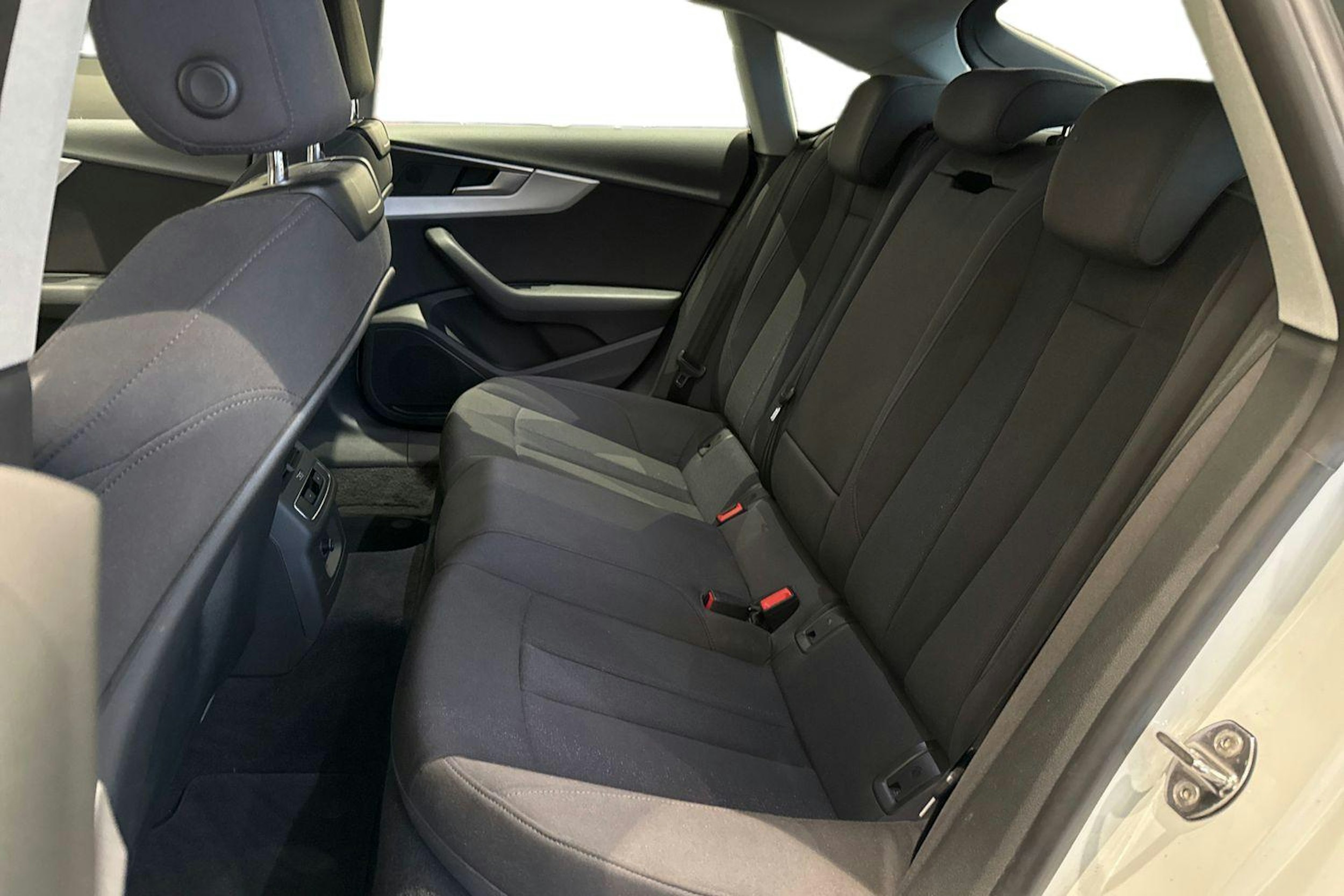 valkoinen Audi A5 2017 kuva 10.