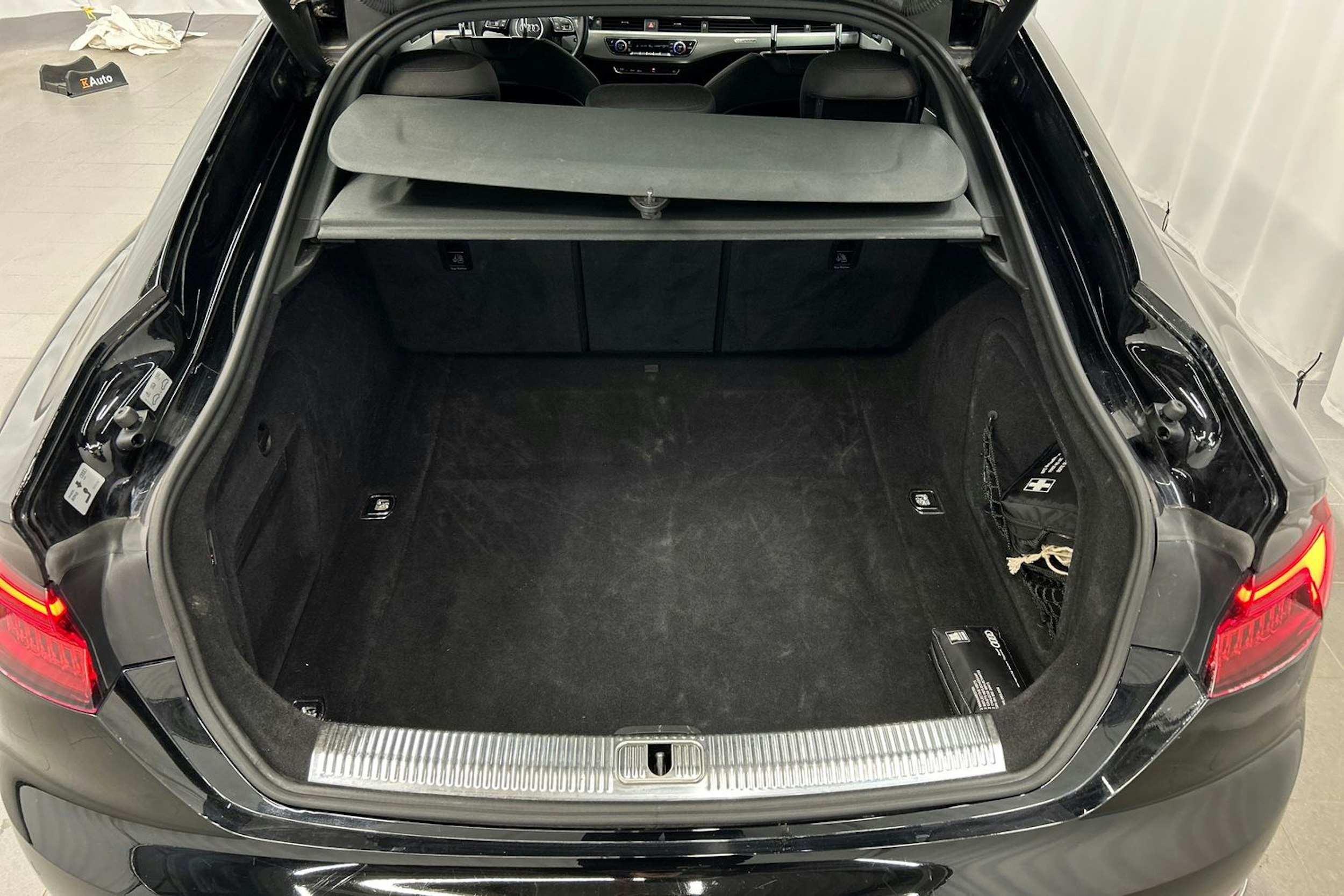 musta Audi A5 2018 kuva 13.