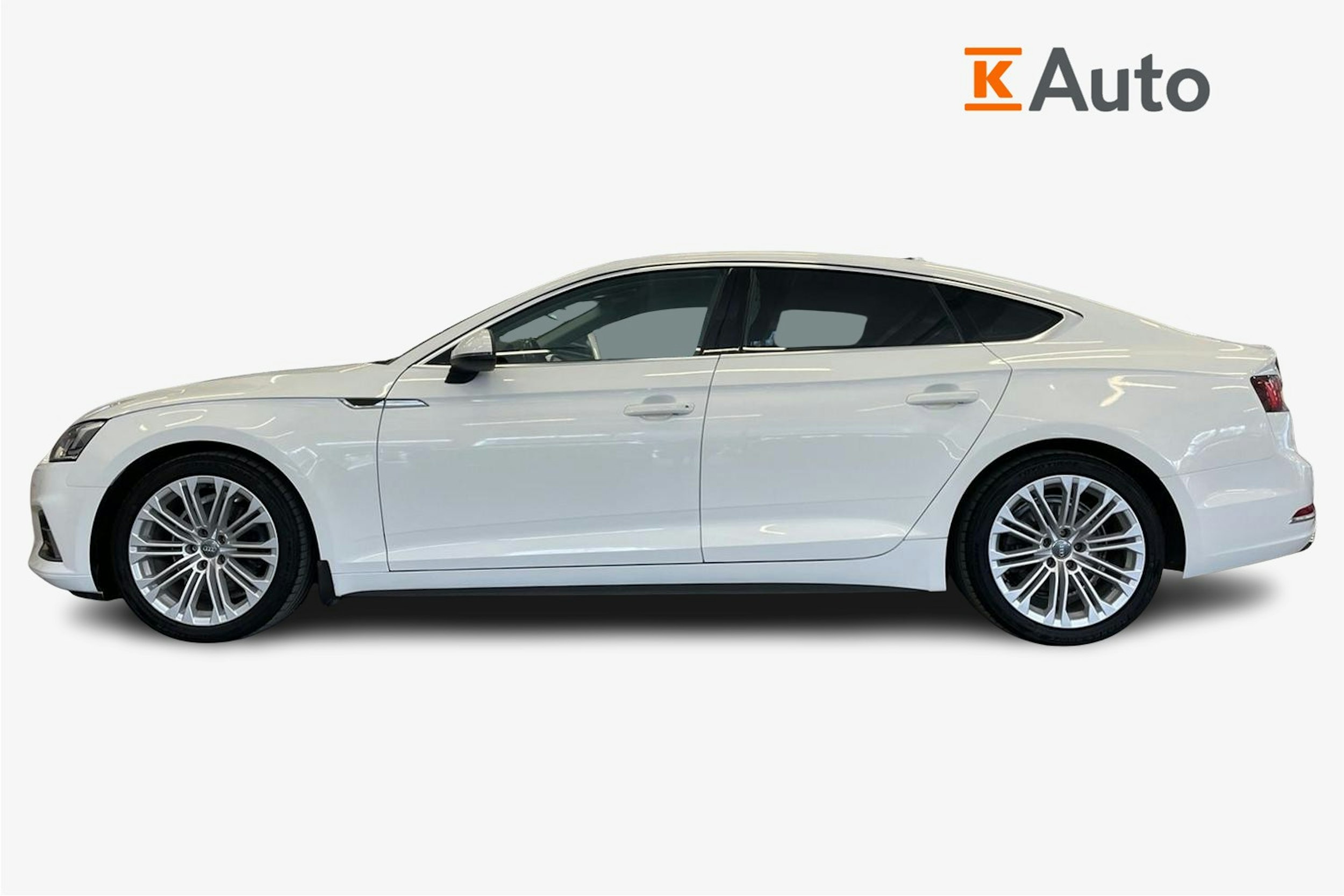 valkoinen Audi A5 2018 kuva 6.
