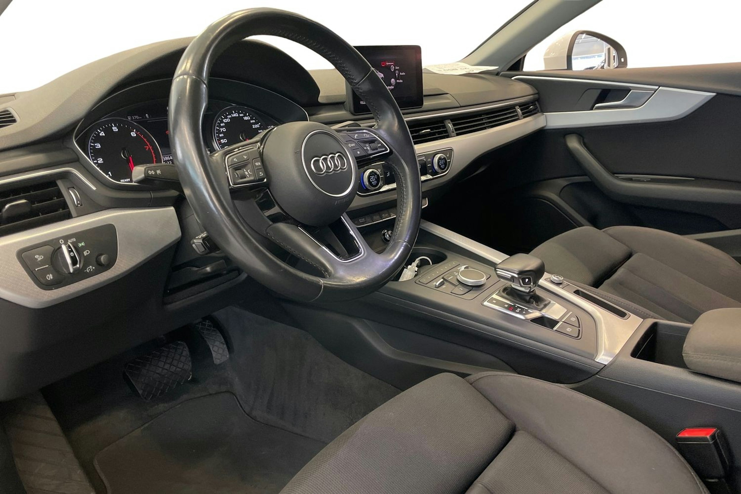 valkoinen Audi A5 2018 kuva 7.