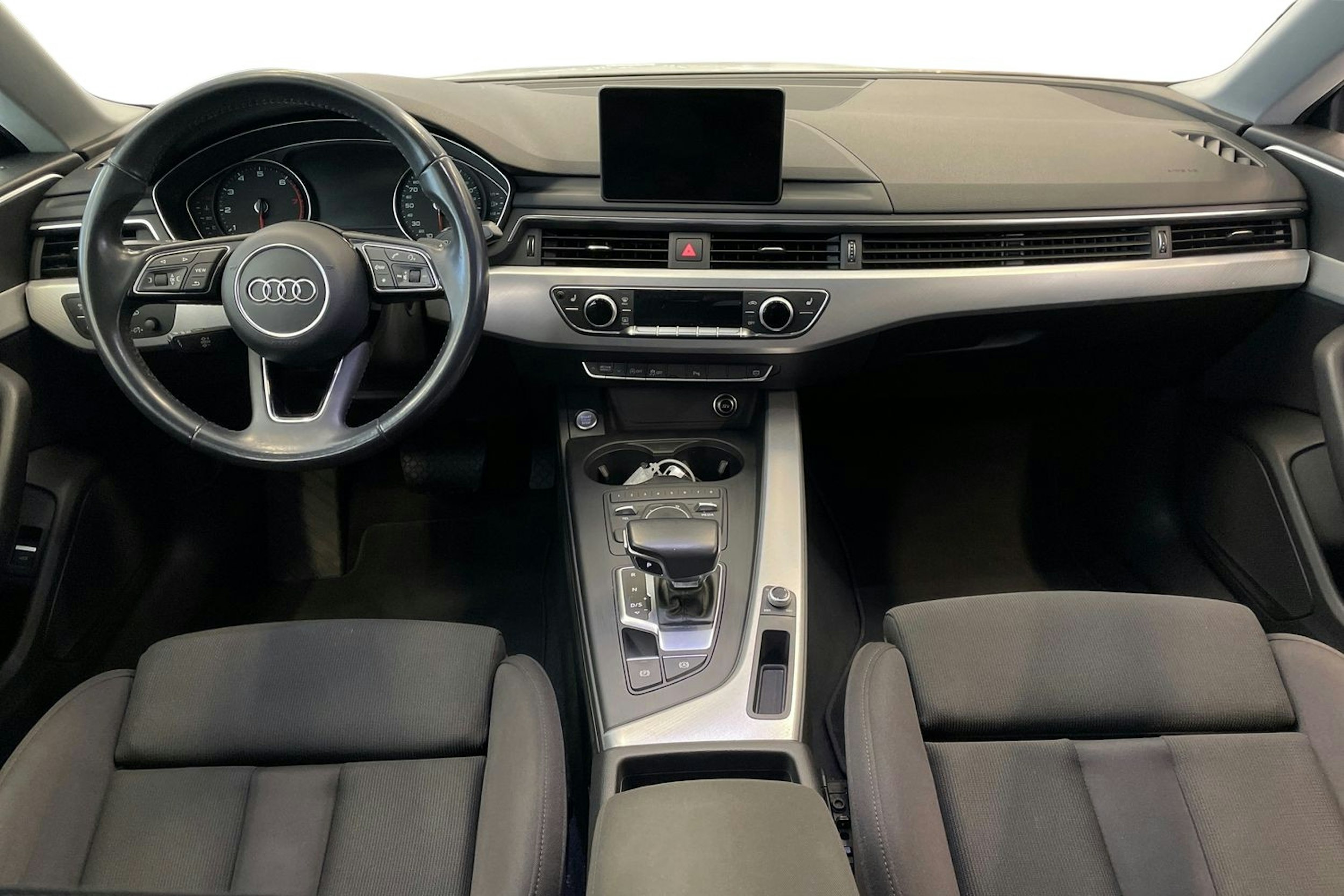 valkoinen Audi A5 2018 kuva 9.