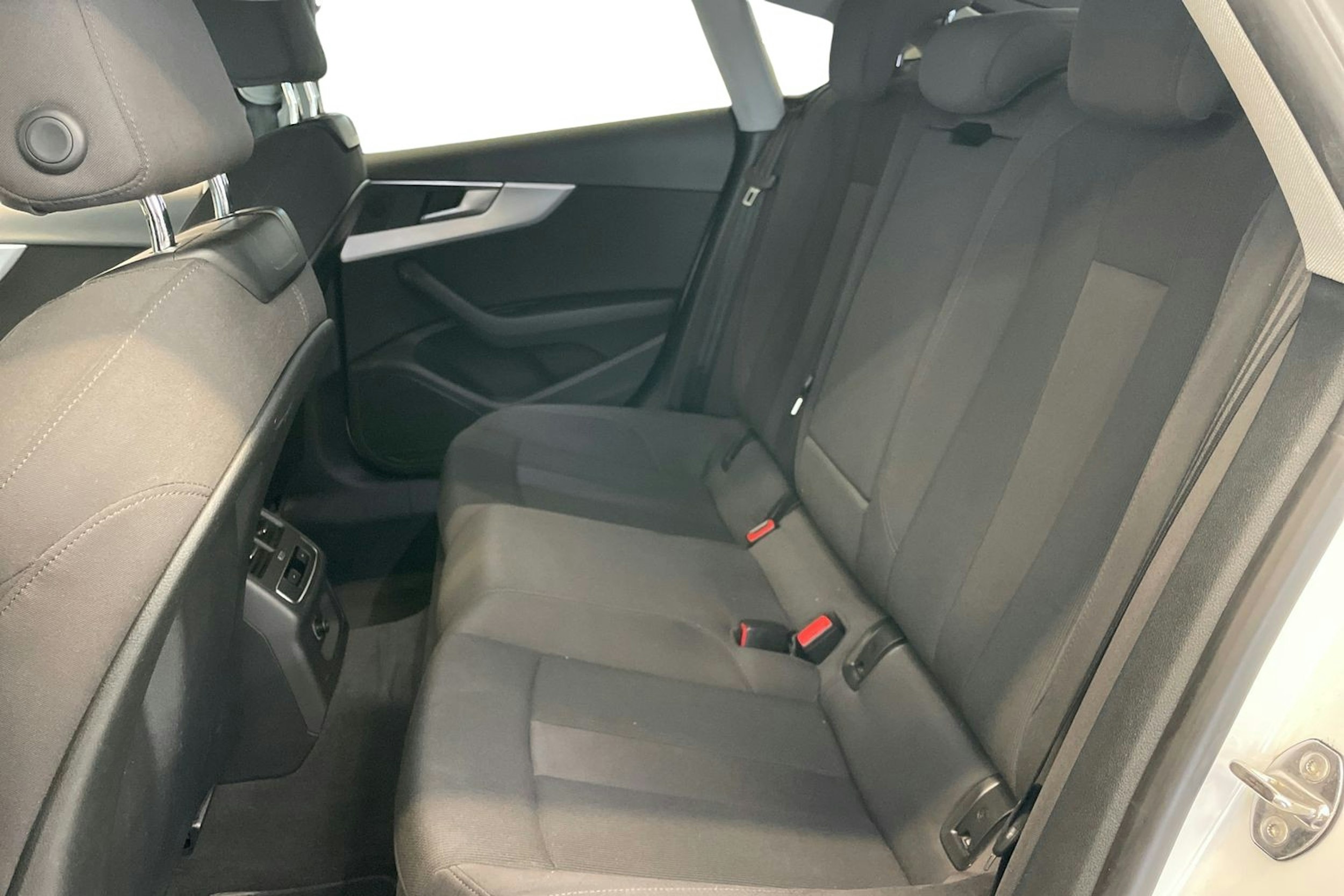 valkoinen Audi A5 2018 kuva 10.