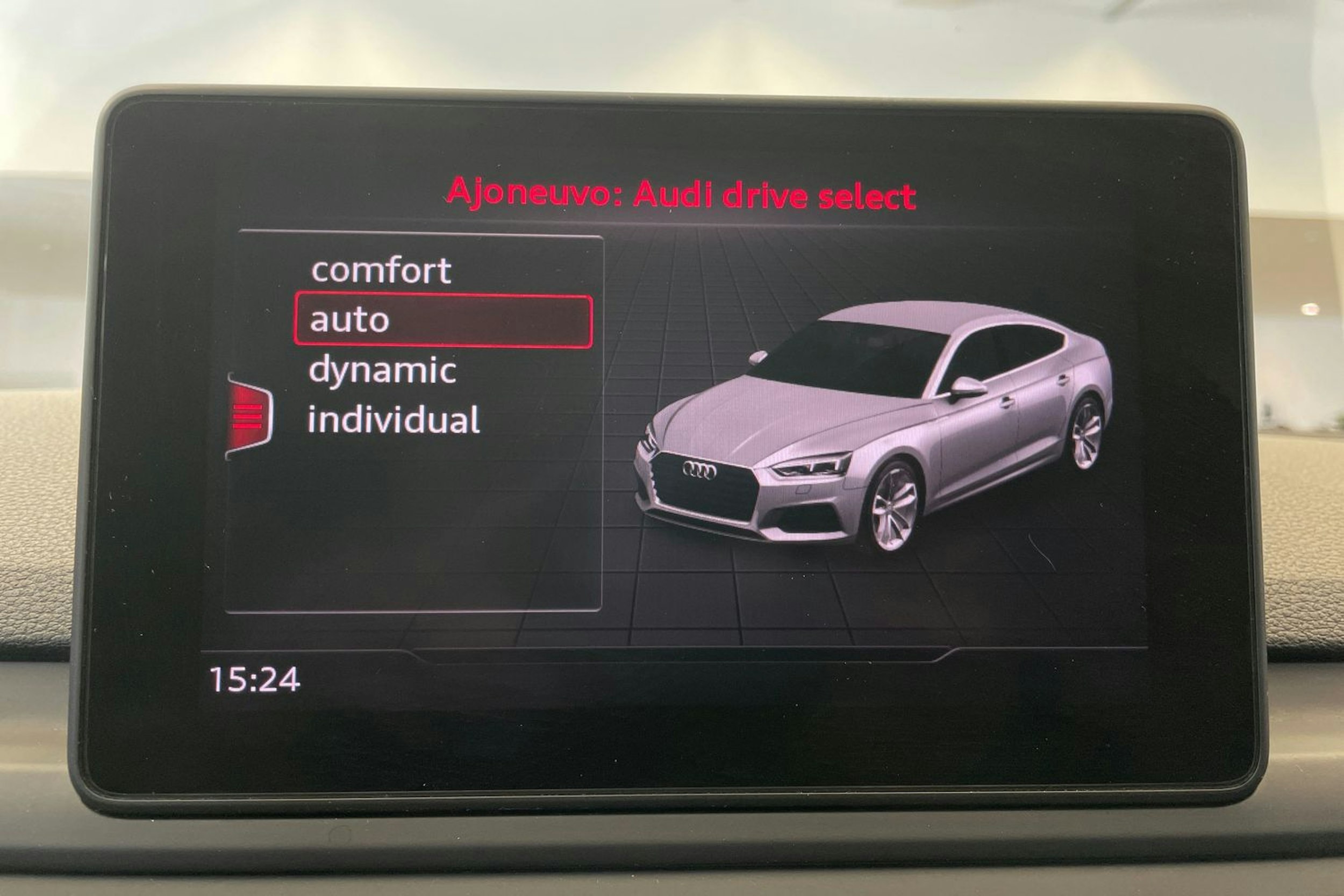 valkoinen Audi A5 2018 kuva 18.
