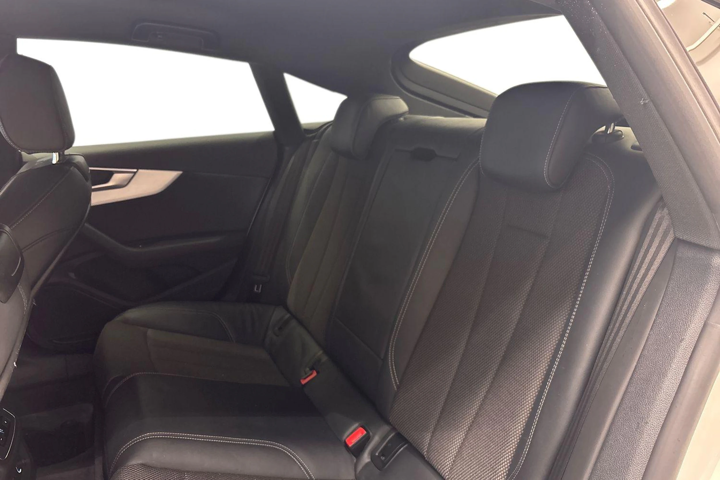 Valkoinen Audi A5 2018 kuva 8.