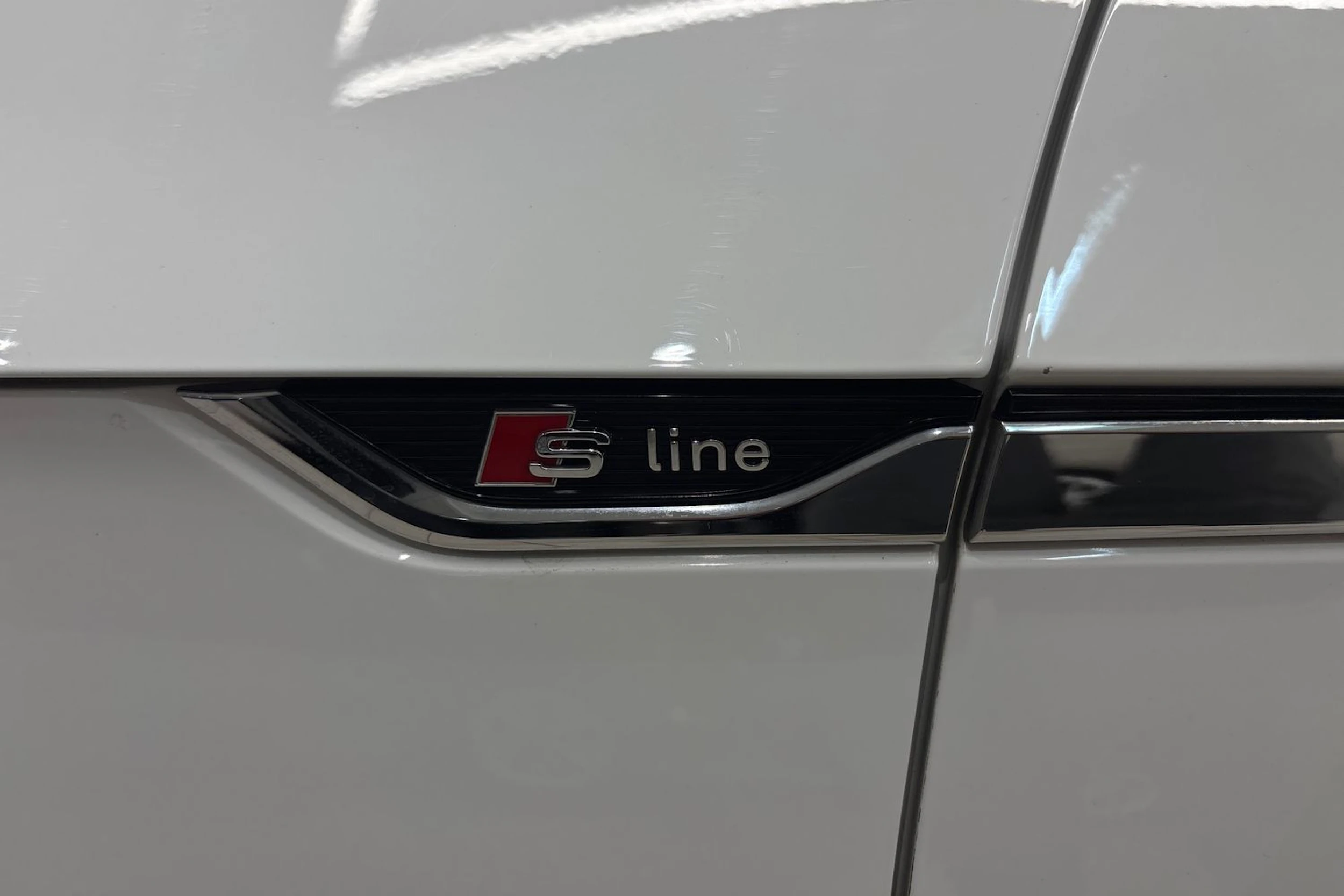 Valkoinen Audi A5 2018 kuva 17.