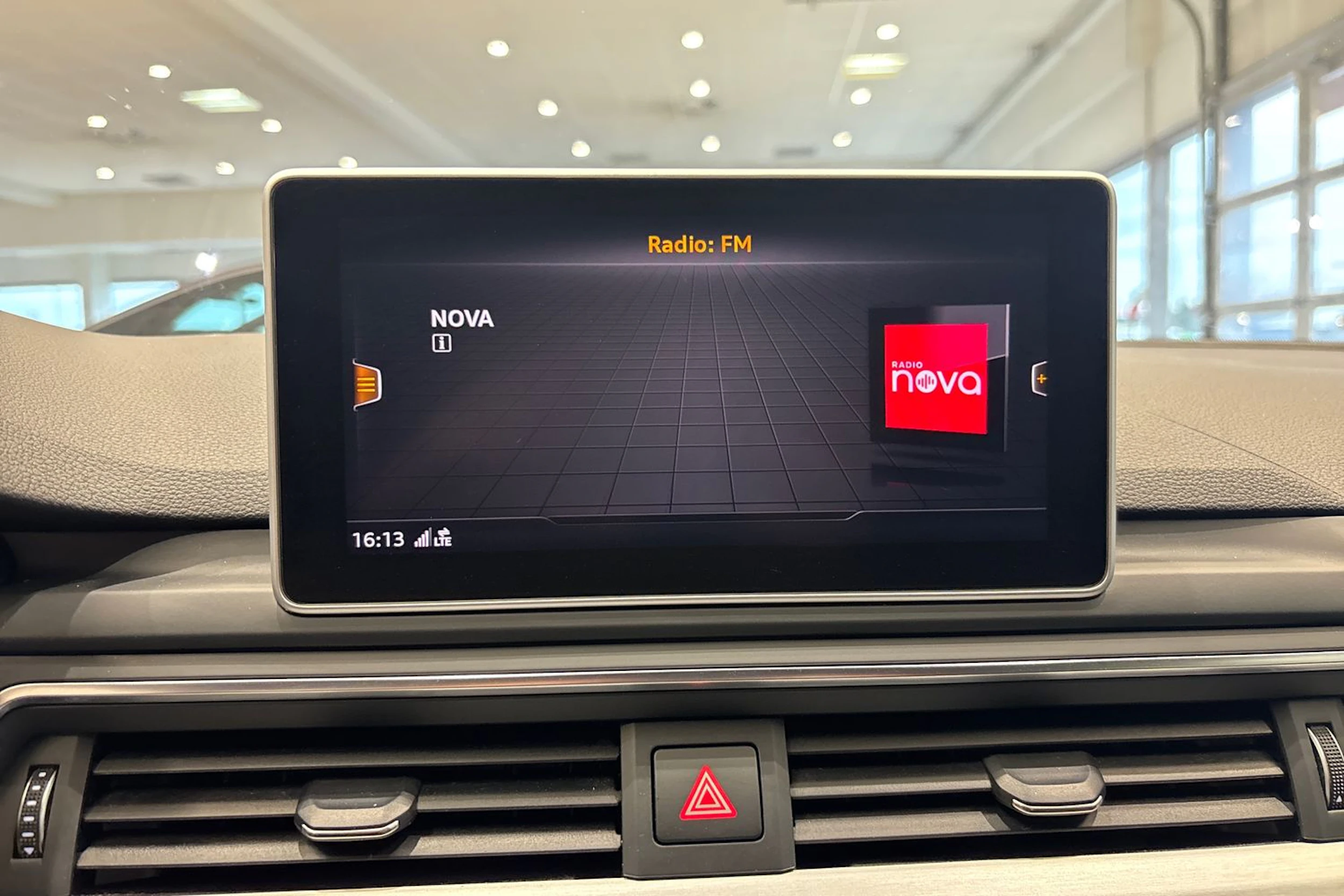 Valkoinen Audi A5 2018 kuva 21.