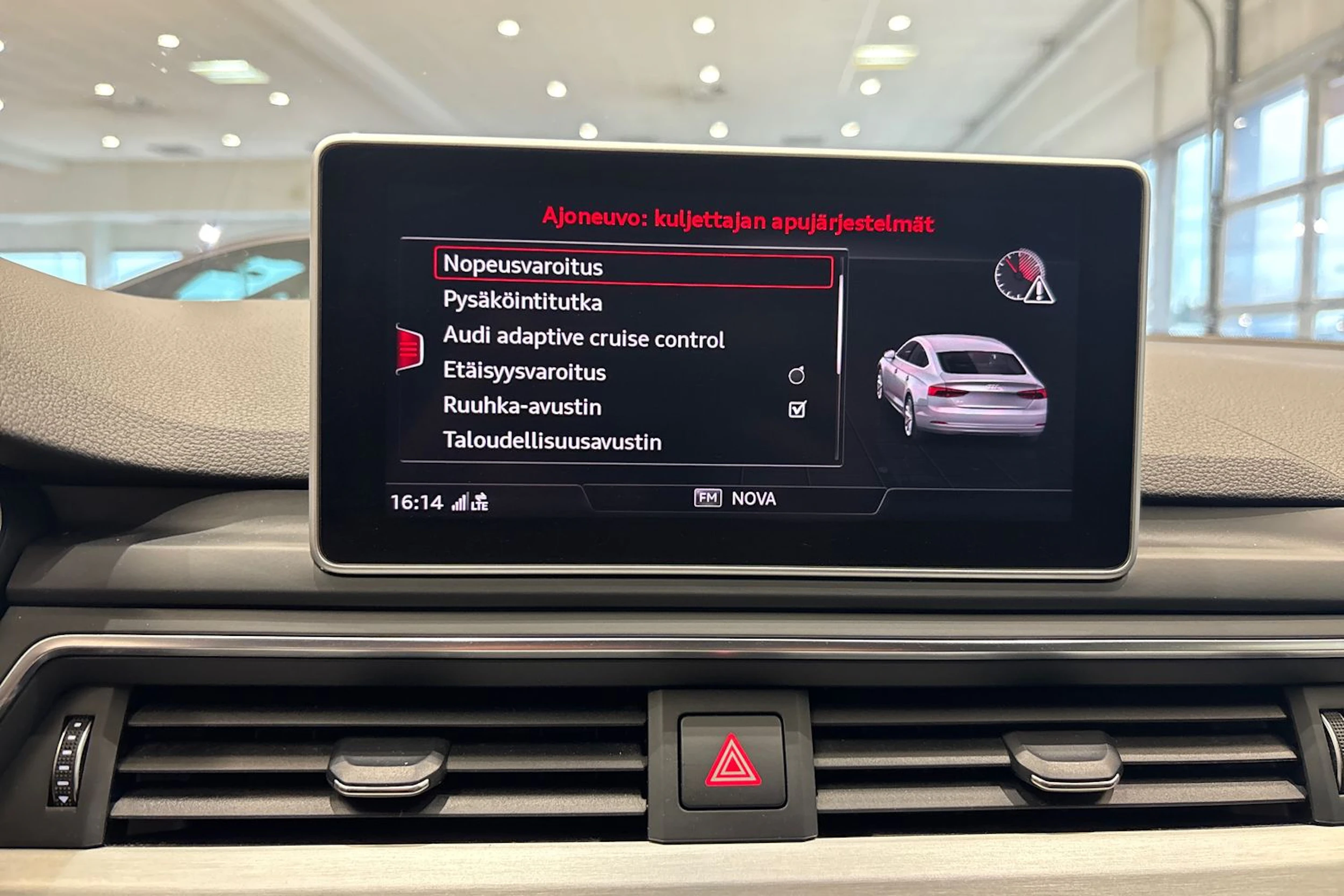 Valkoinen Audi A5 2018 kuva 24.