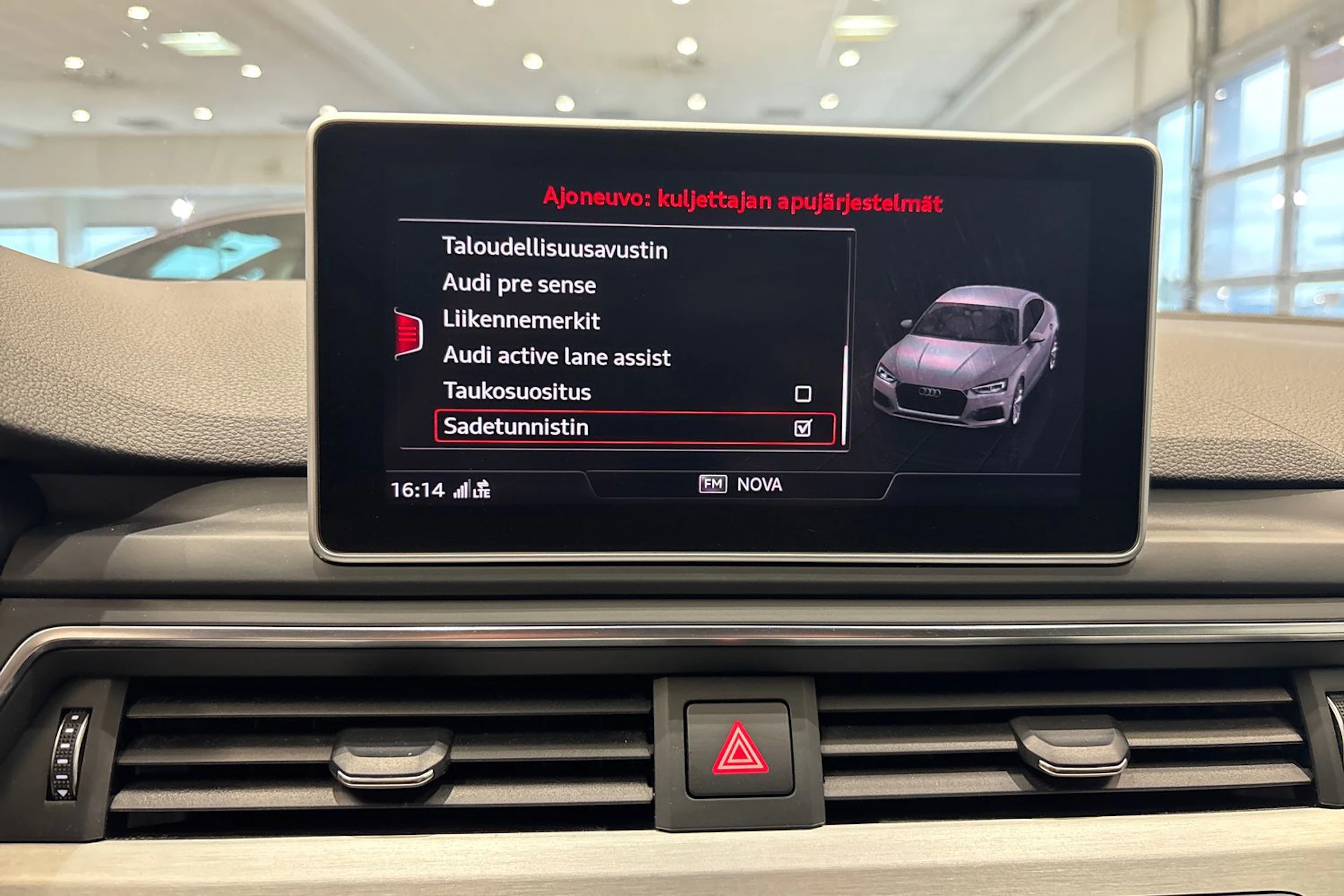 Valkoinen Audi A5 2018 kuva 25.