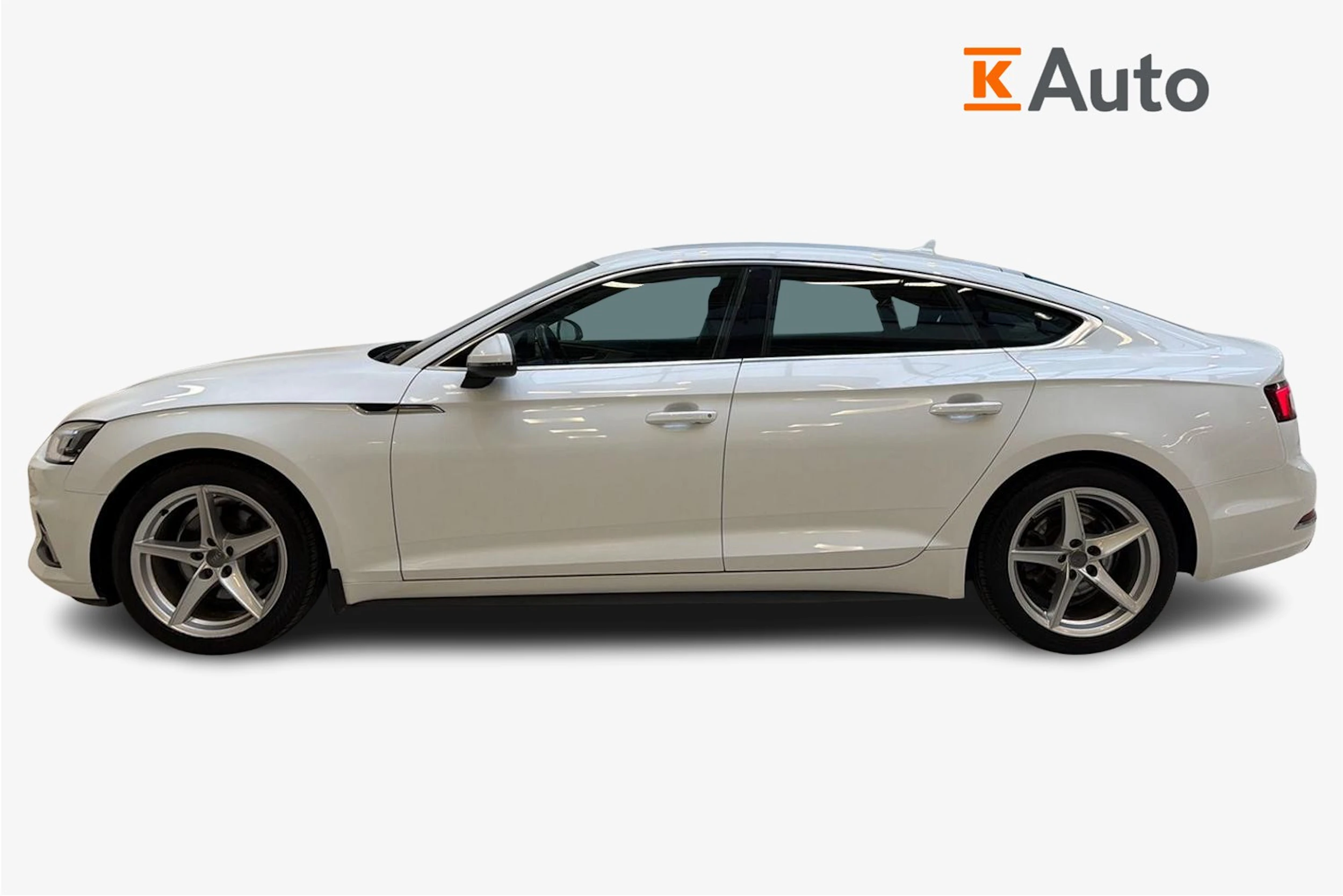 valkoinen Audi A5 2018 kuva 9.