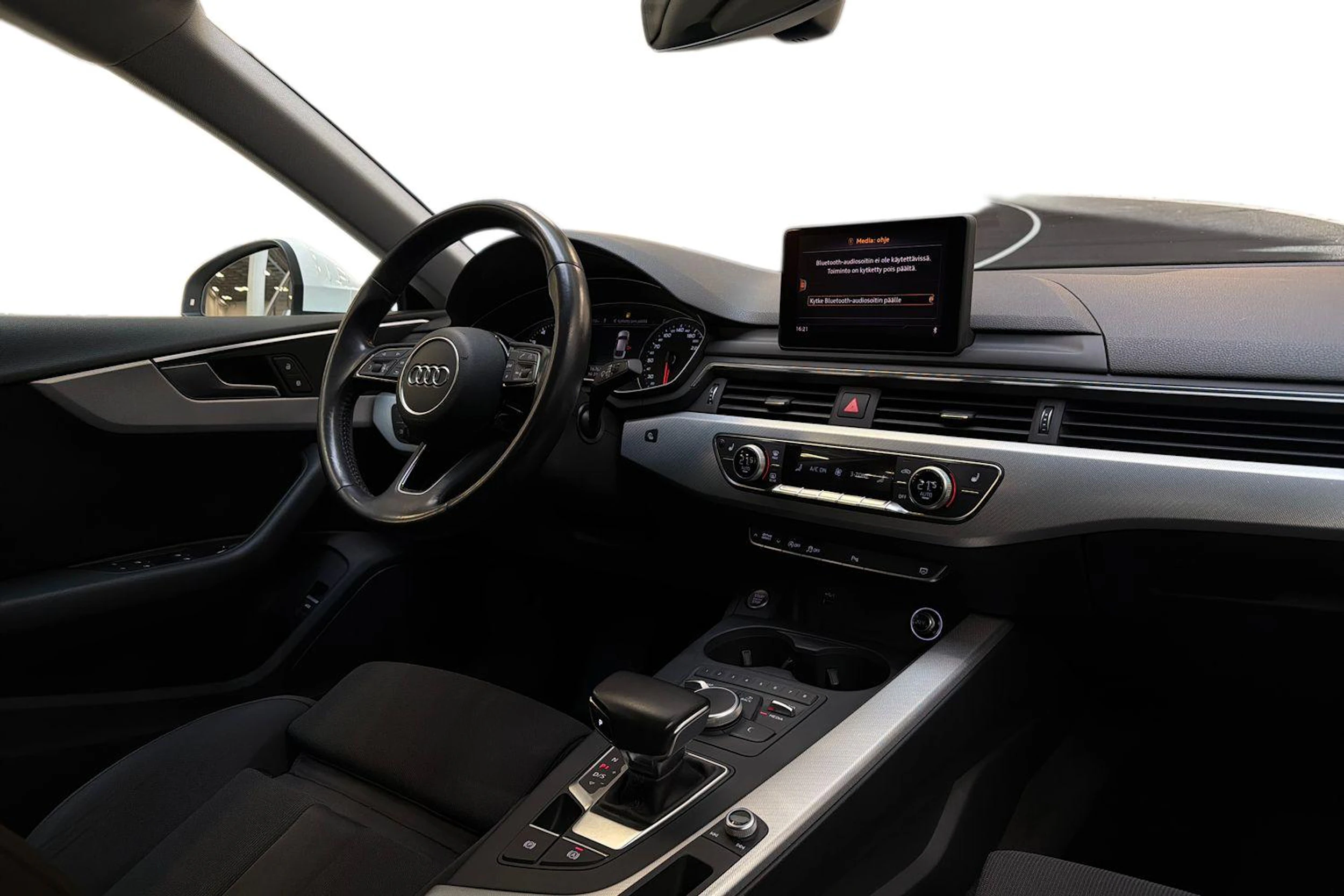 valkoinen Audi A5 2018 kuva 12.