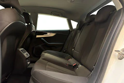 valkoinen Audi A5 2018 kuva 15.