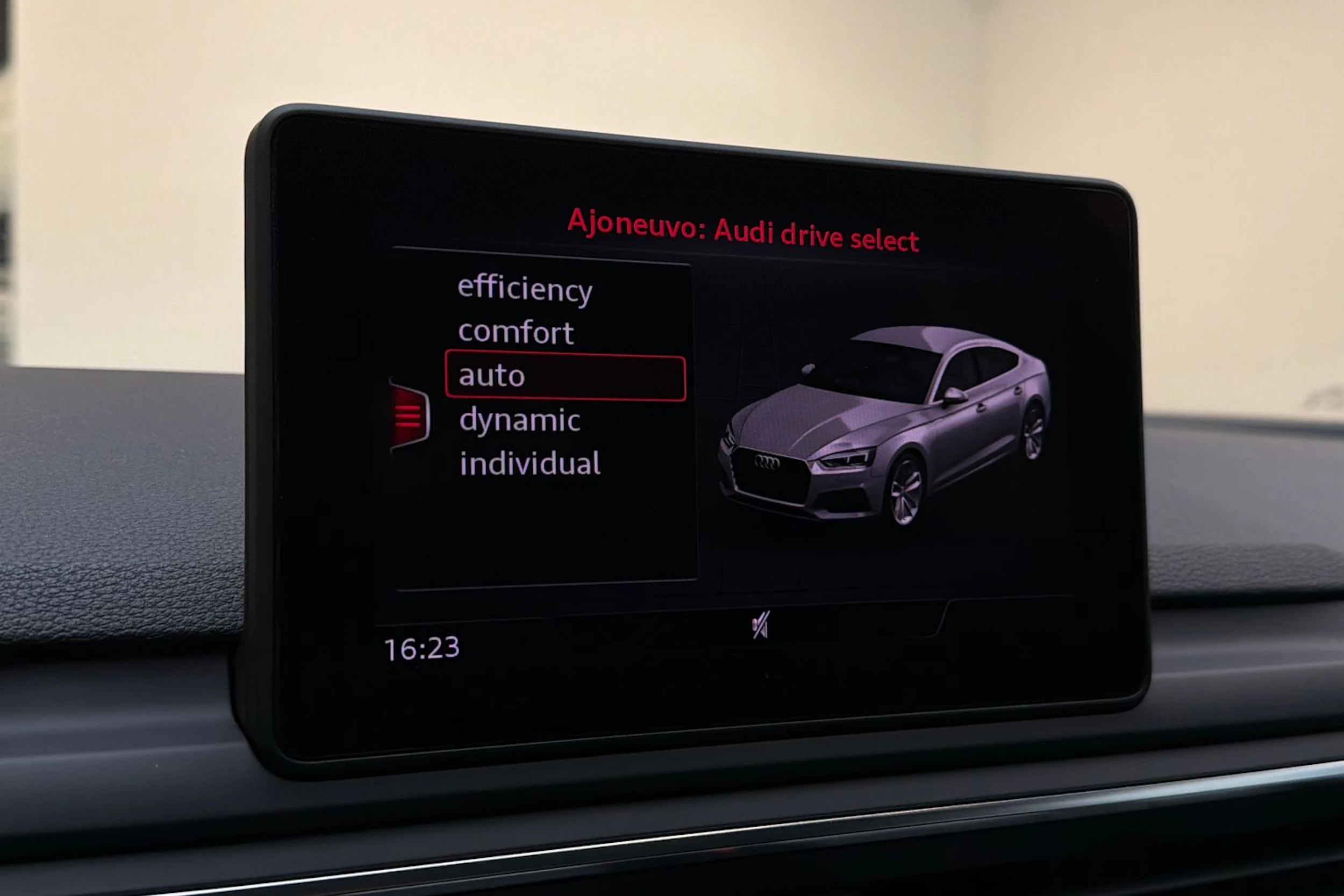 valkoinen Audi A5 2018 kuva 25.