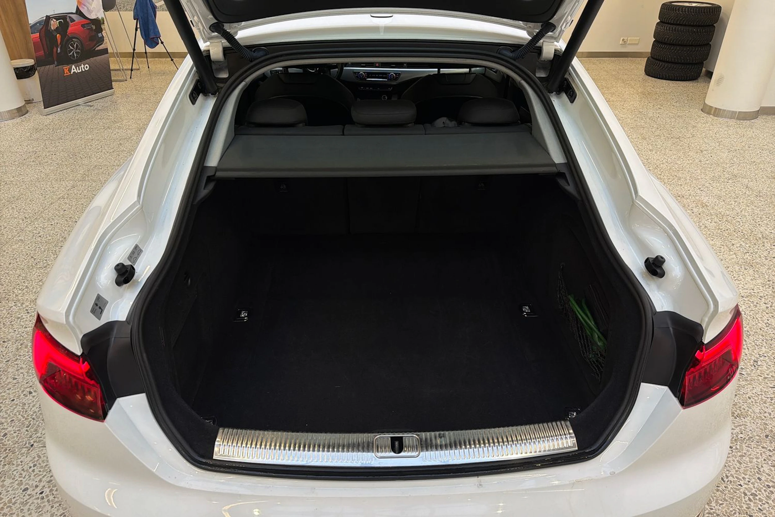 valkoinen Audi A5 2018 kuva 34.