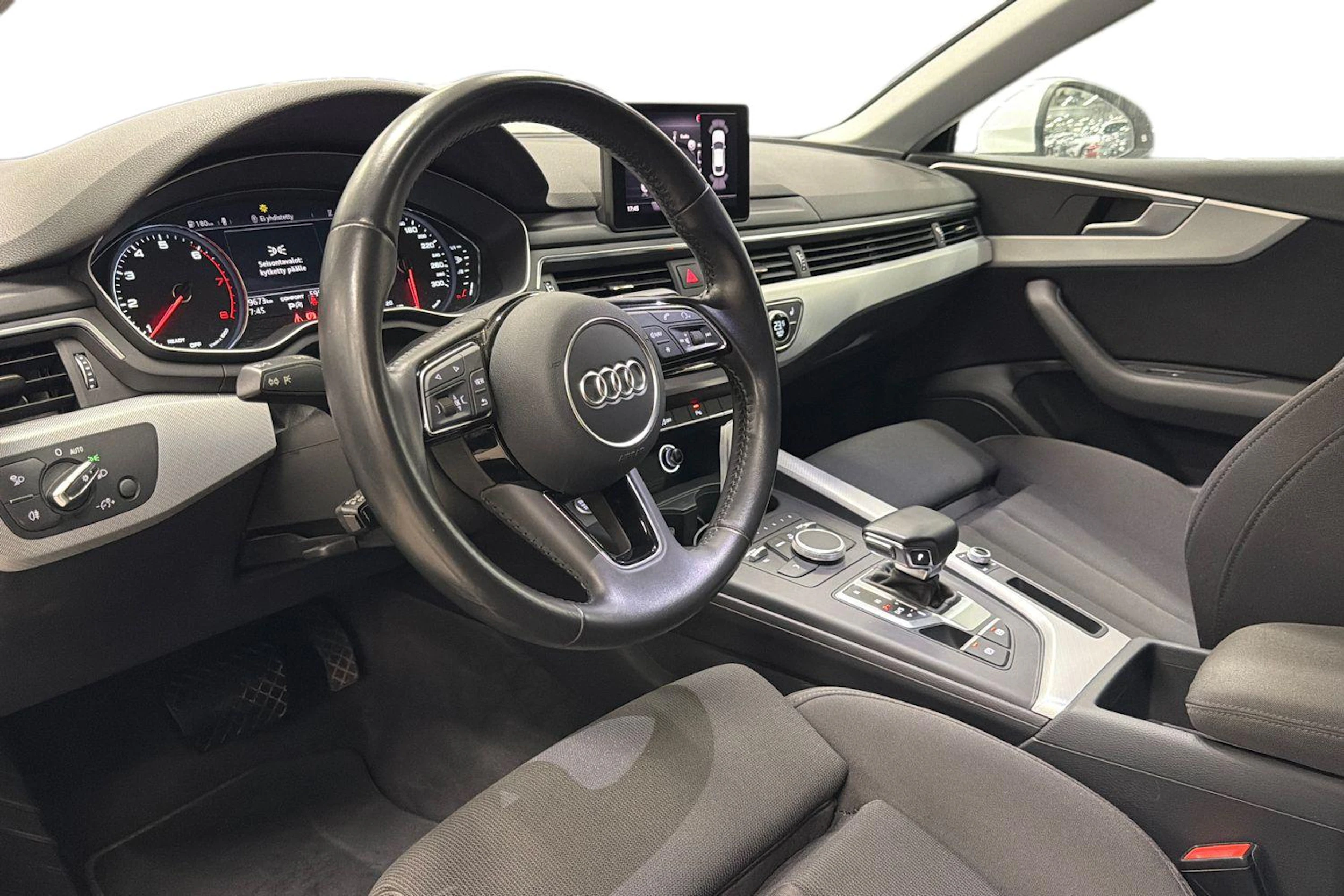 valkoinen Audi A5 2018 kuva 6.