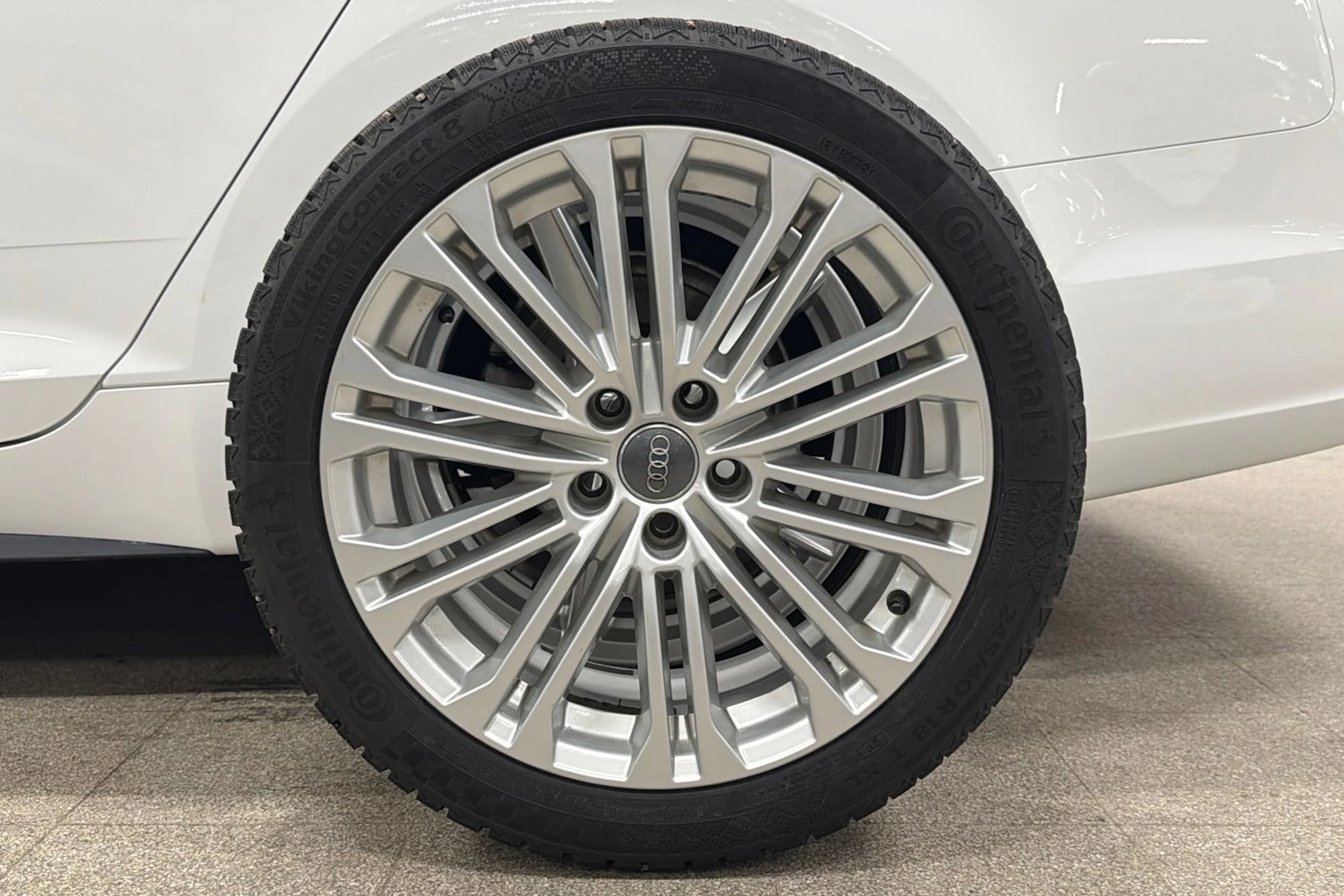 valkoinen Audi A5 2018 kuva 10.
