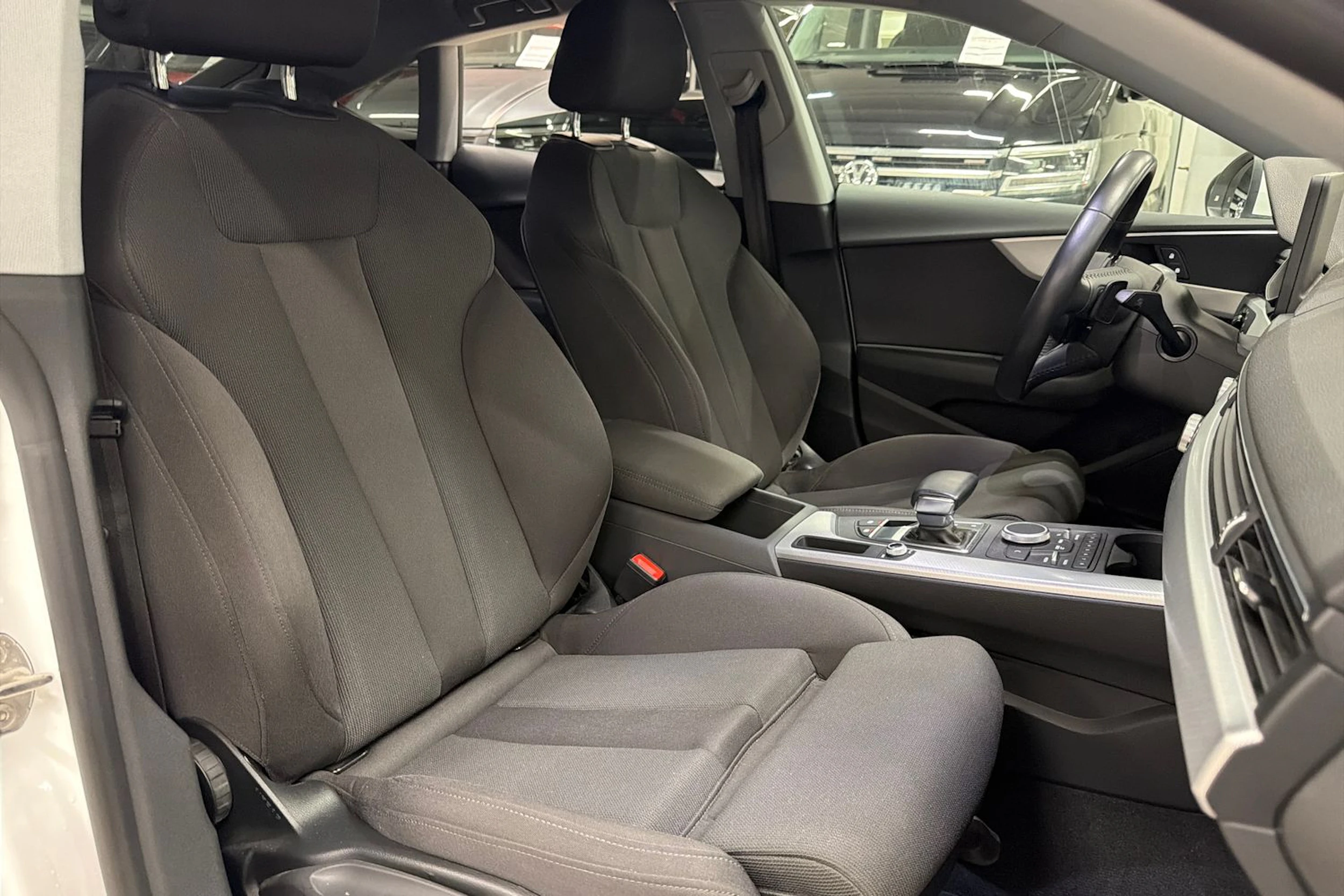 valkoinen Audi A5 2018 kuva 12.