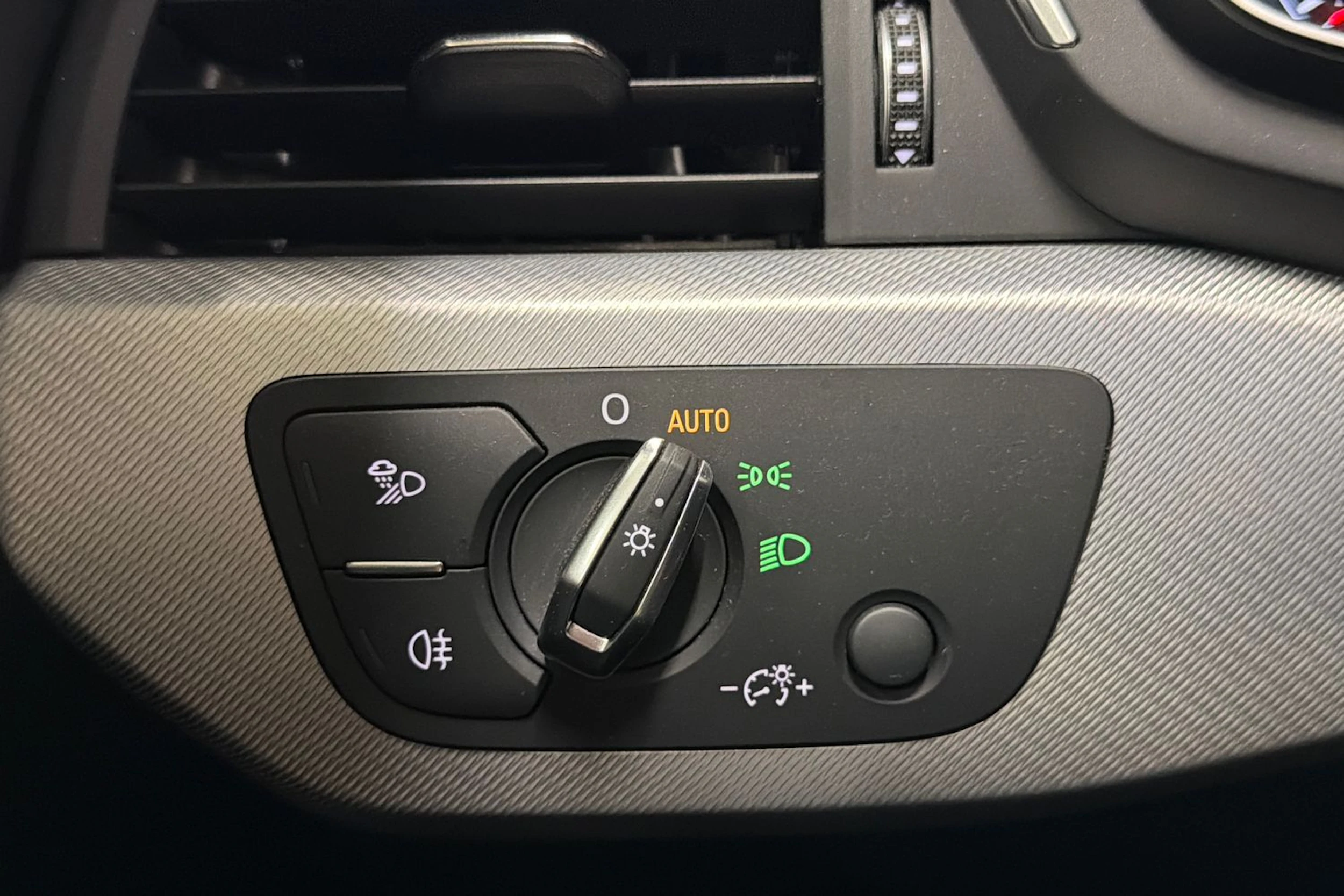 valkoinen Audi A5 2018 kuva 17.