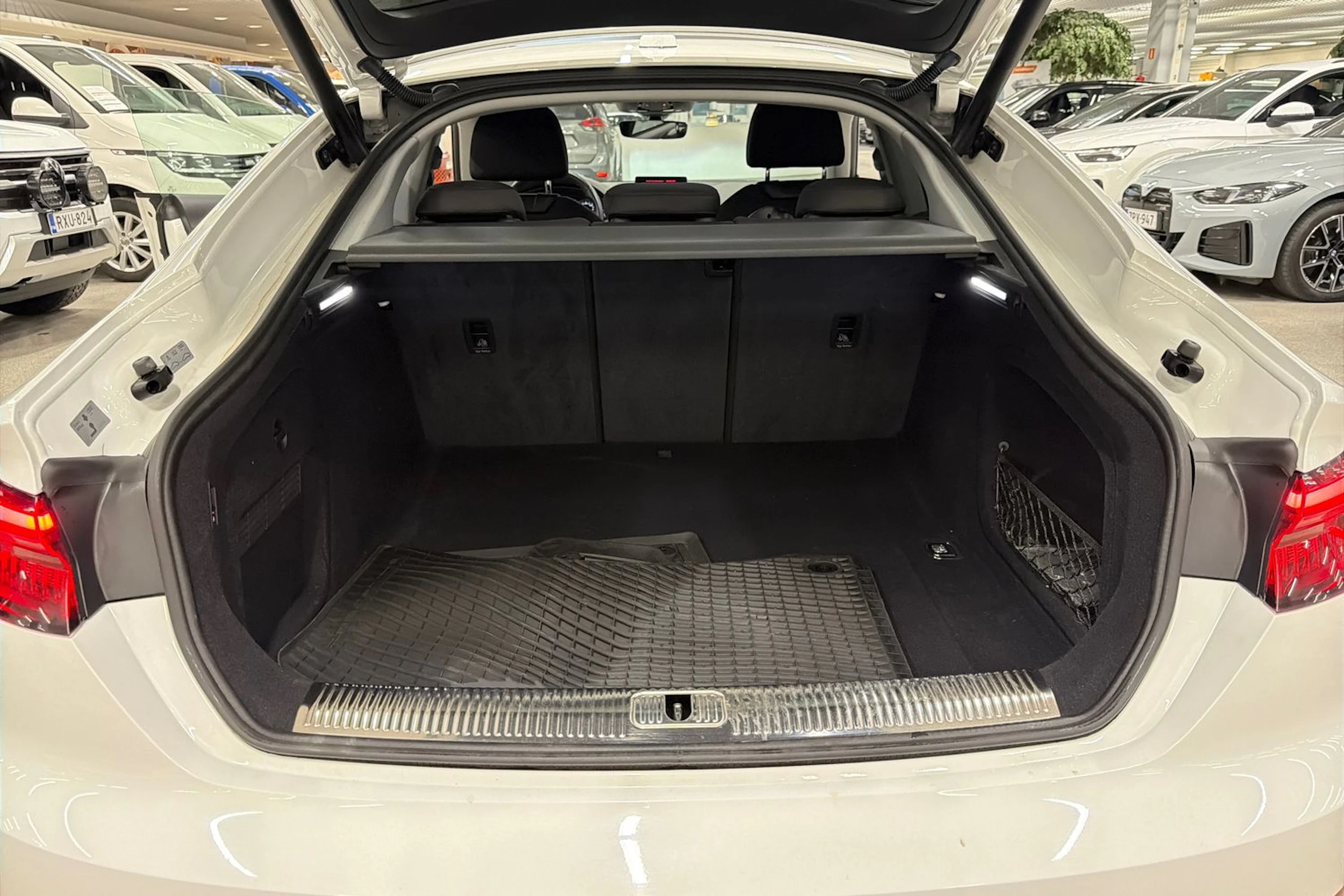 valkoinen Audi A5 2018 kuva 27.