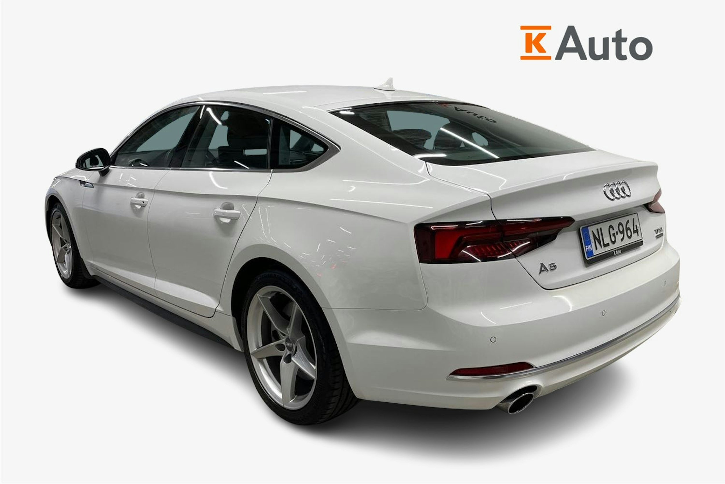 Valkoinen Audi A5 2018 kuva 2.