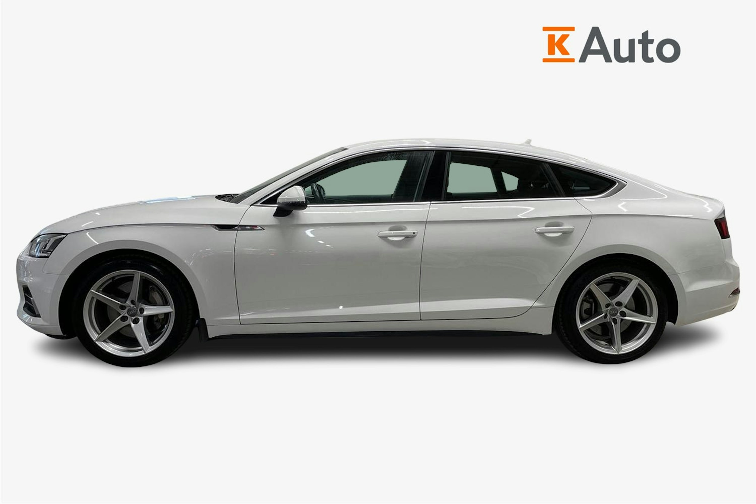 Valkoinen Audi A5 2018 kuva 5.