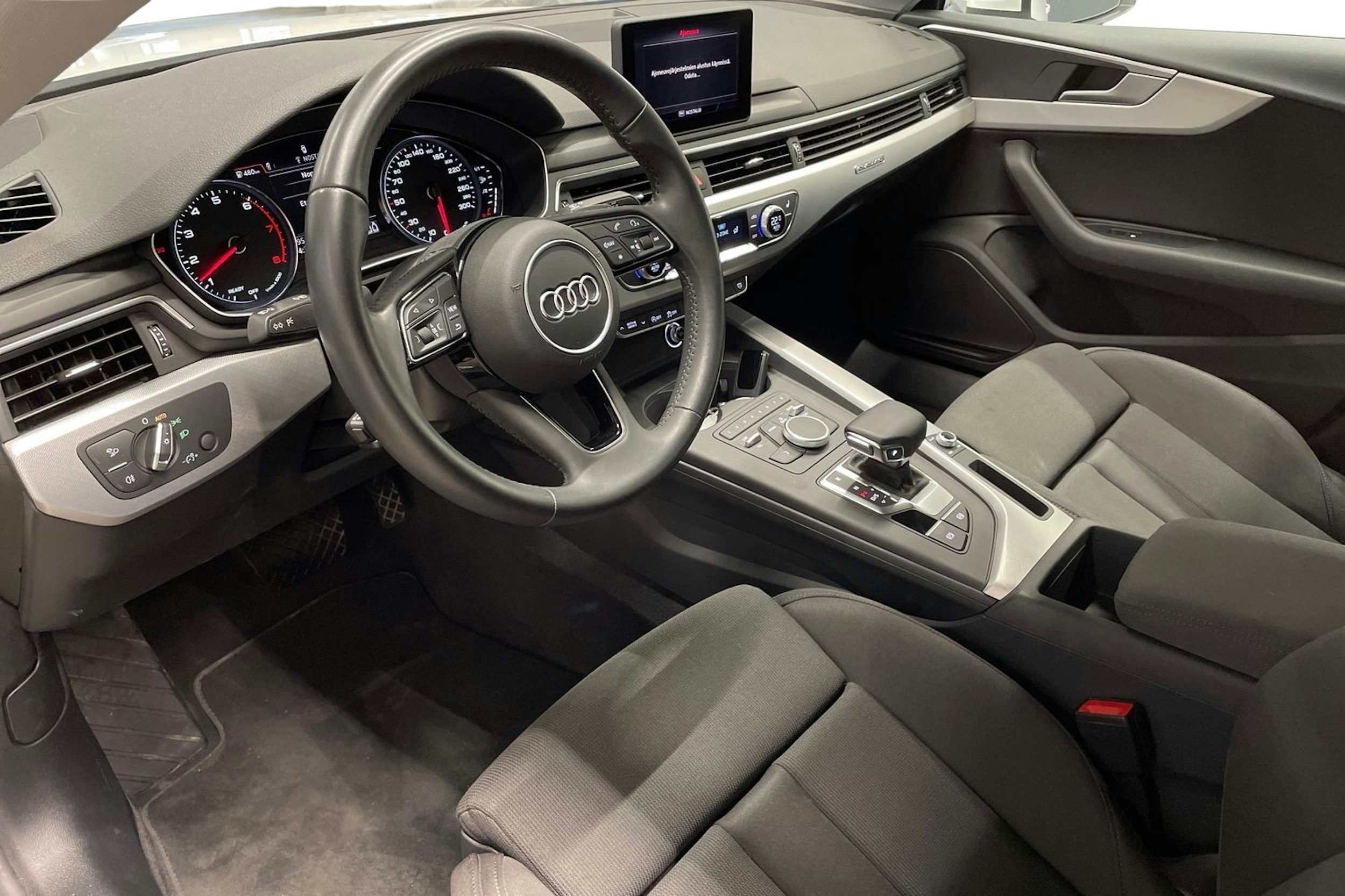 Valkoinen Audi A5 2018 kuva 6.