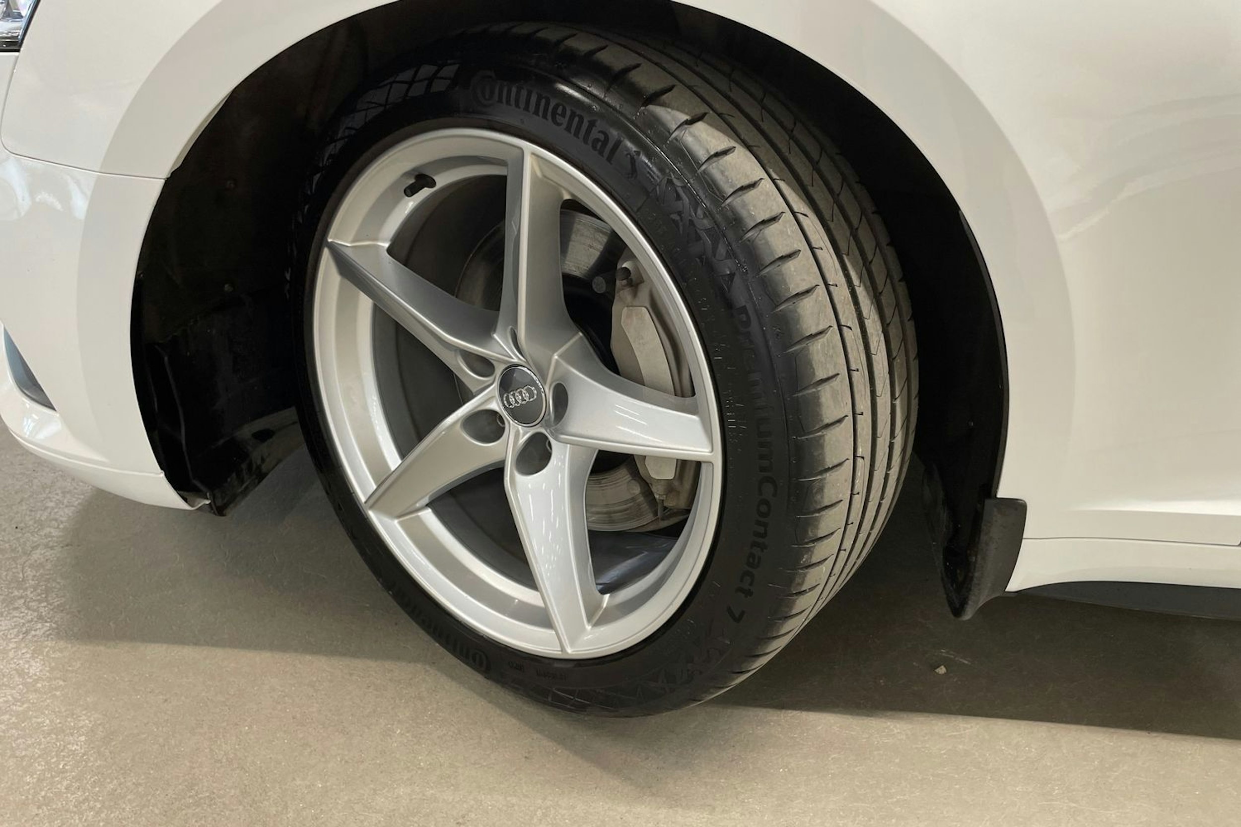Valkoinen Audi A5 2018 kuva 10.