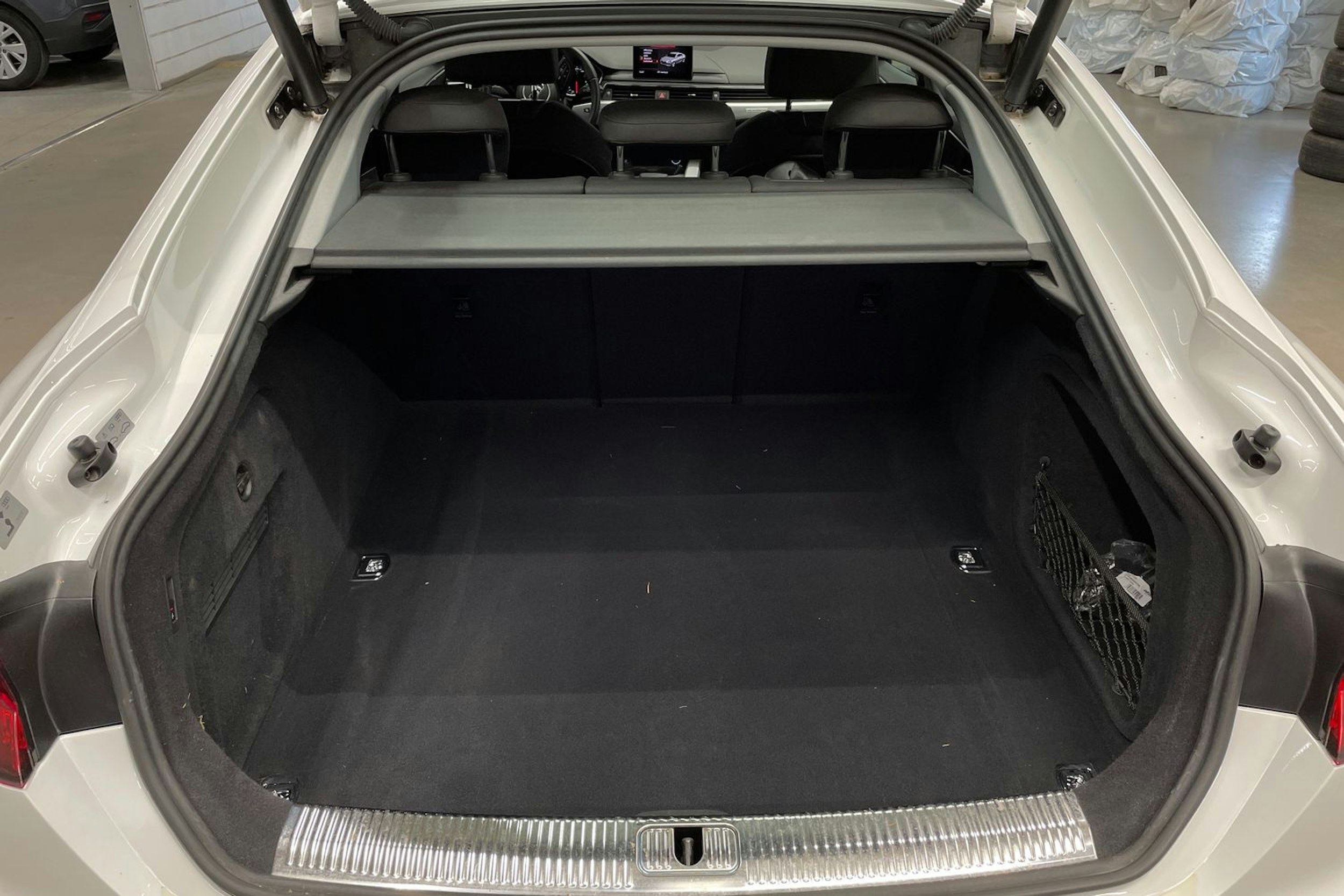 Valkoinen Audi A5 2018 kuva 12.