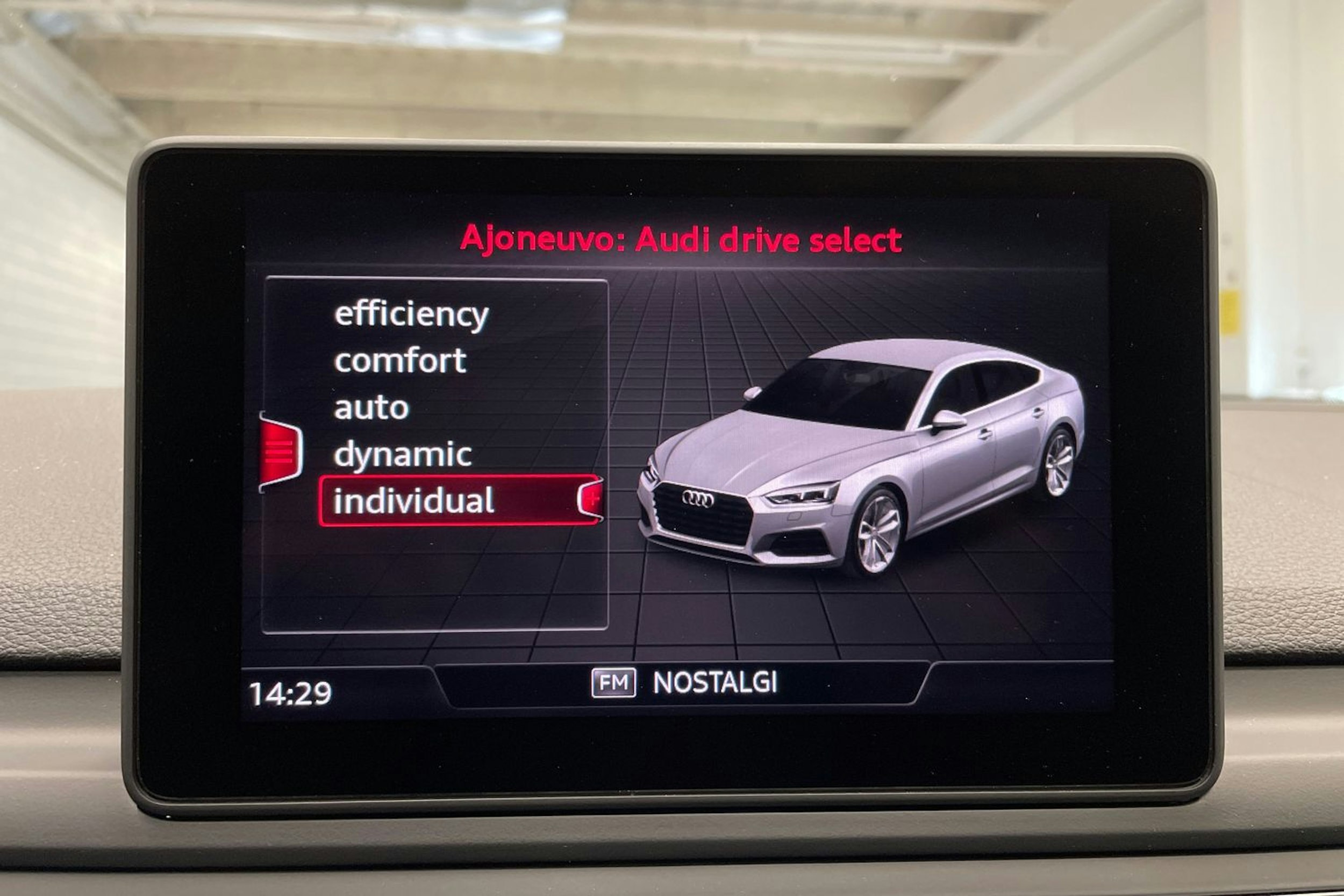 Valkoinen Audi A5 2018 kuva 14.