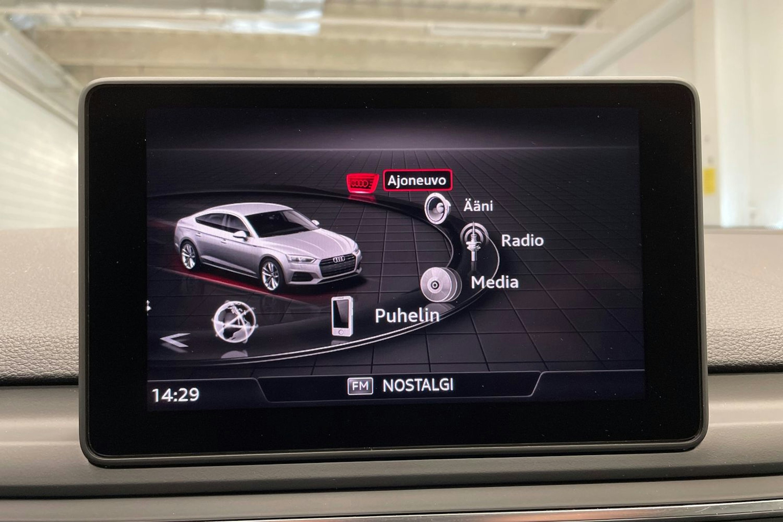 Valkoinen Audi A5 2018 kuva 15.