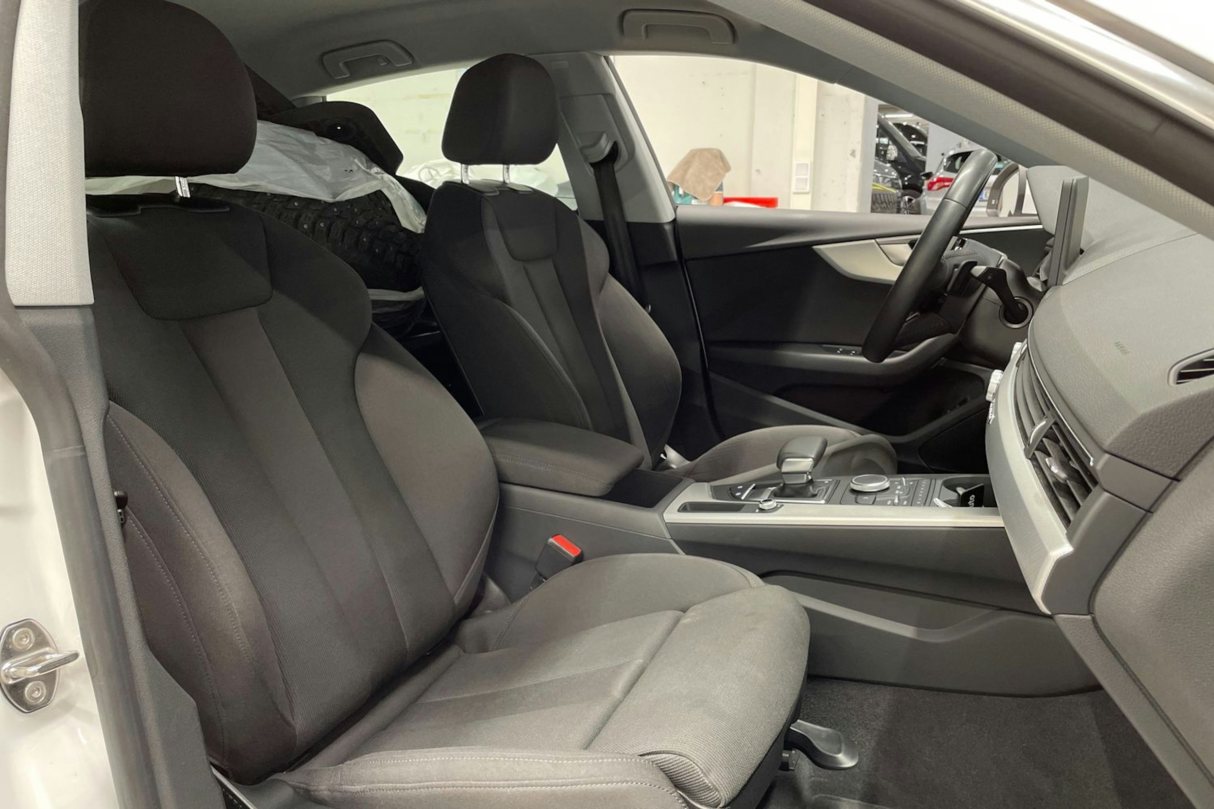 Valkoinen Audi A5 2018 kuva 24.