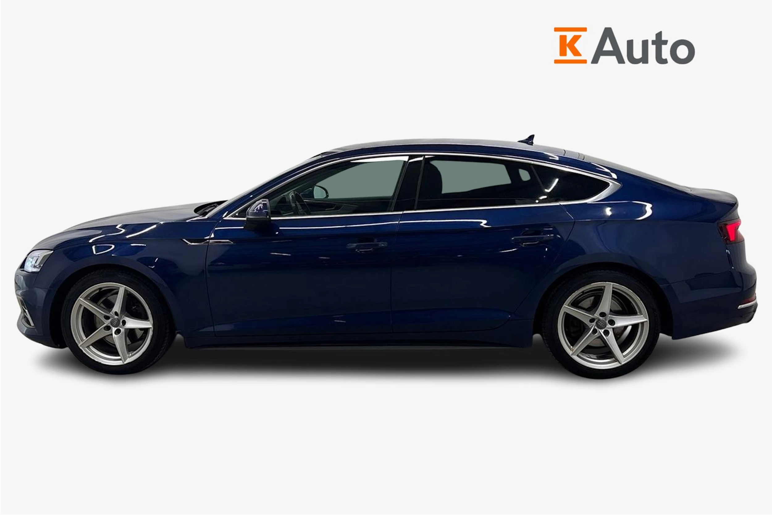 sininen Audi A5 2018 kuva 7.
