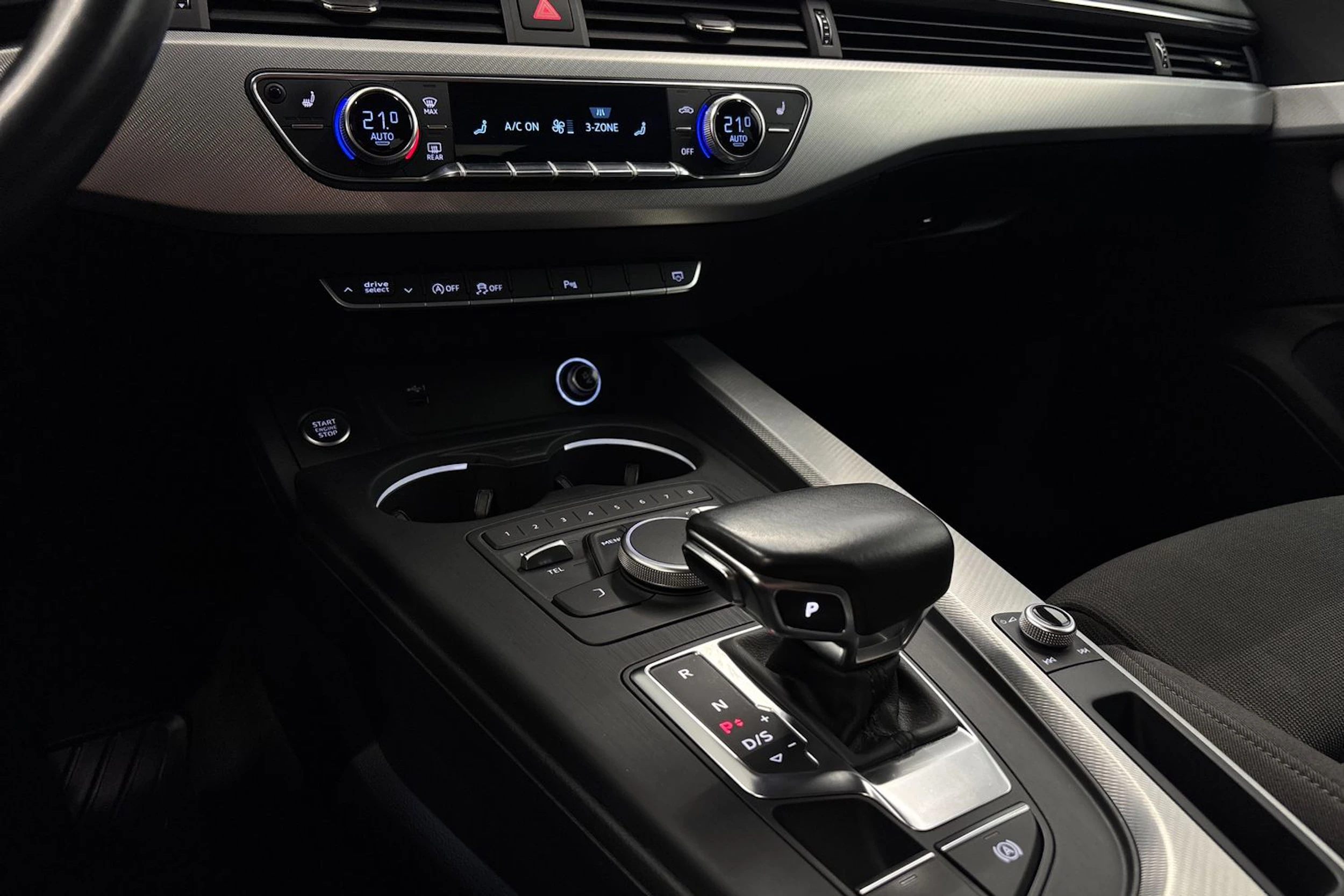 sininen Audi A5 2018 kuva 19.