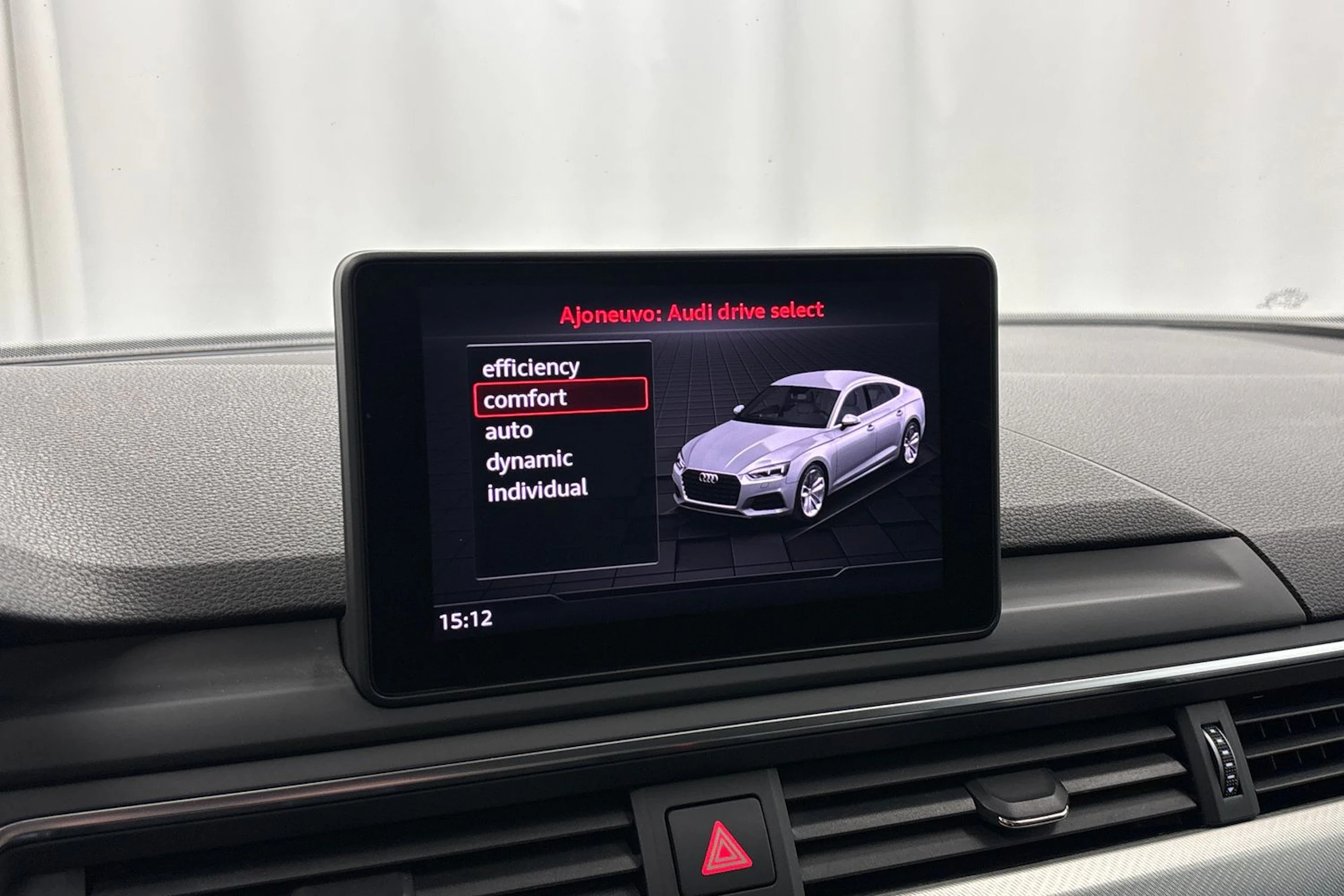 sininen Audi A5 2018 kuva 23.