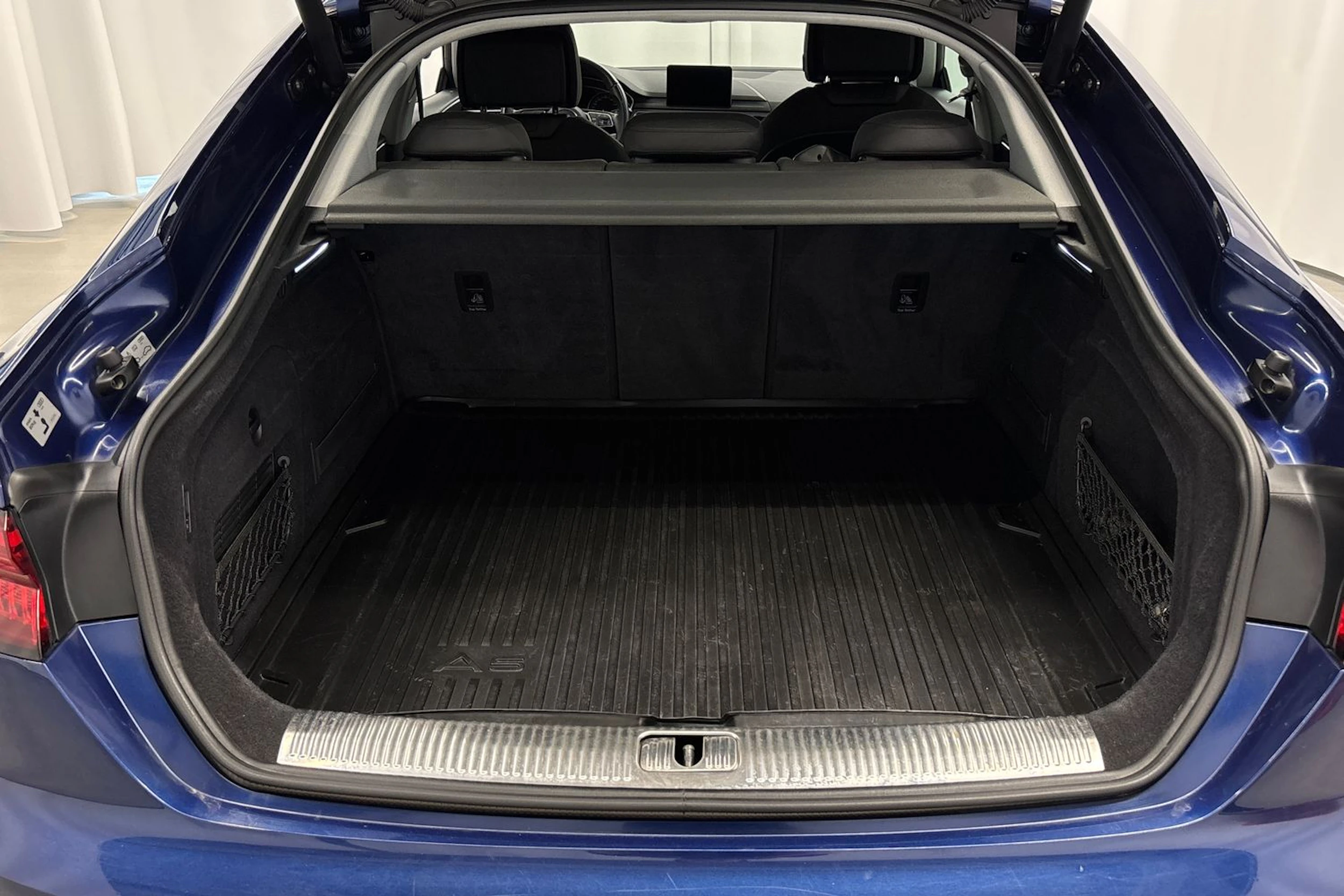 sininen Audi A5 2018 kuva 26.