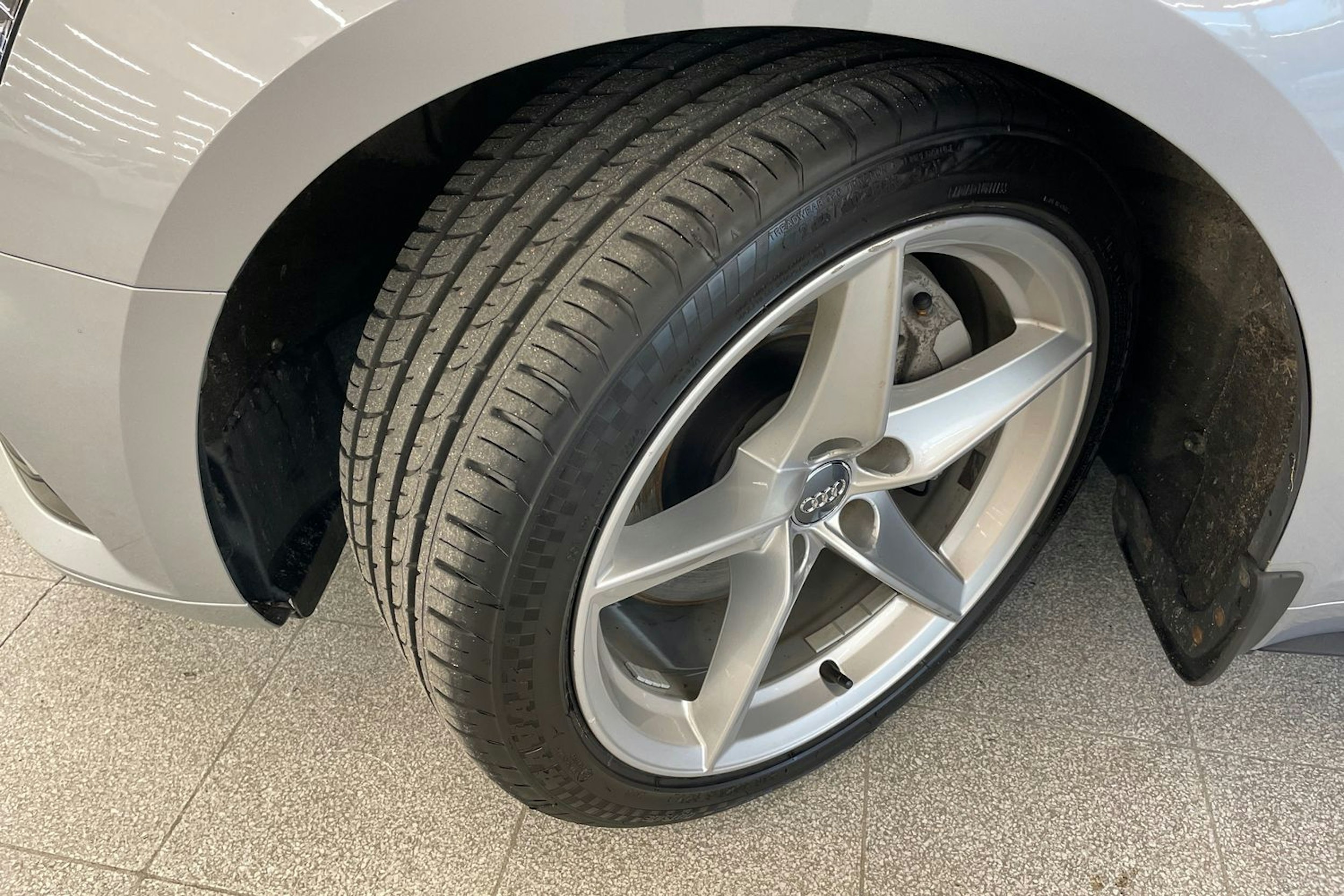 hopea Audi A5 2018 kuva 13.