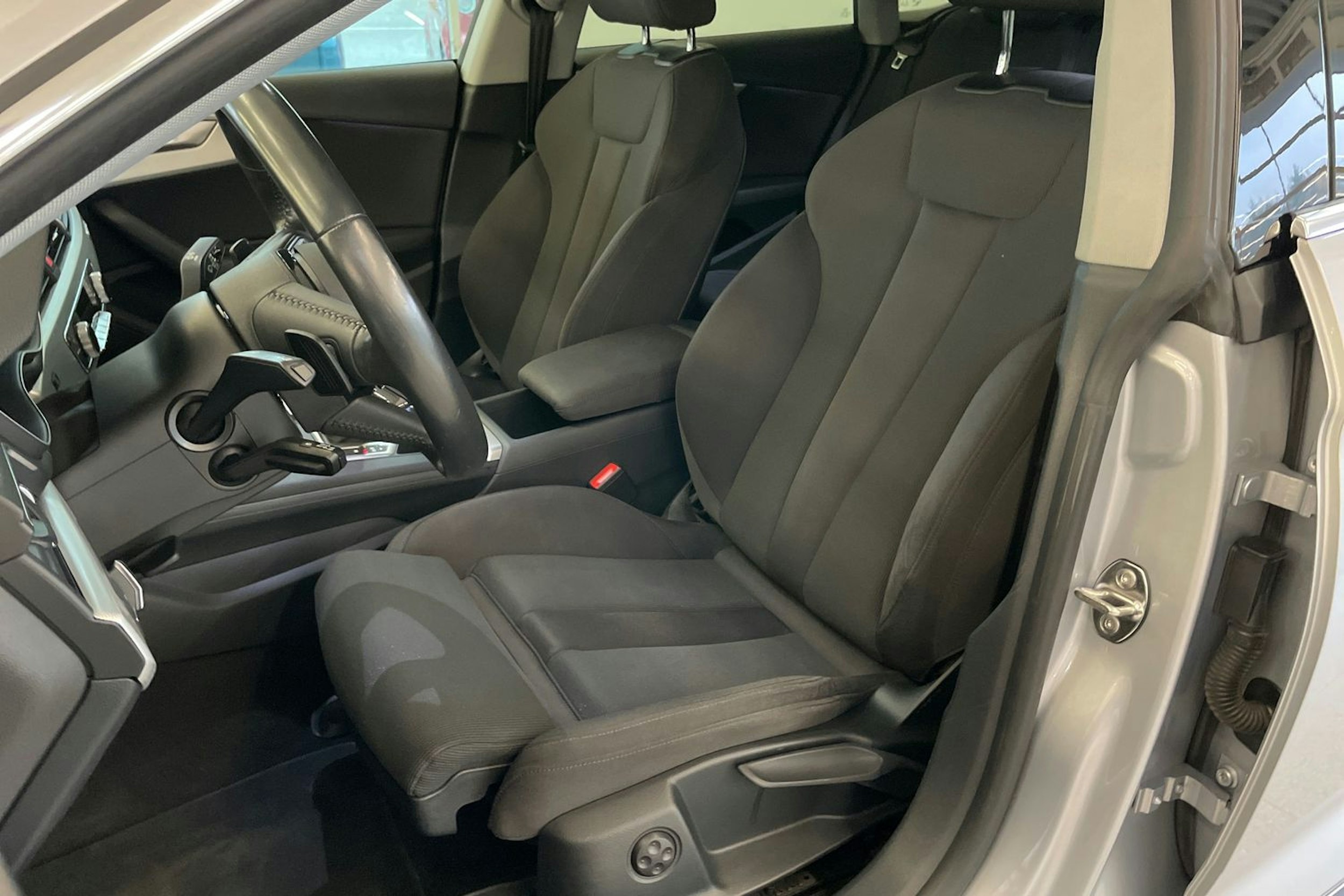 hopea Audi A5 2018 kuva 25.