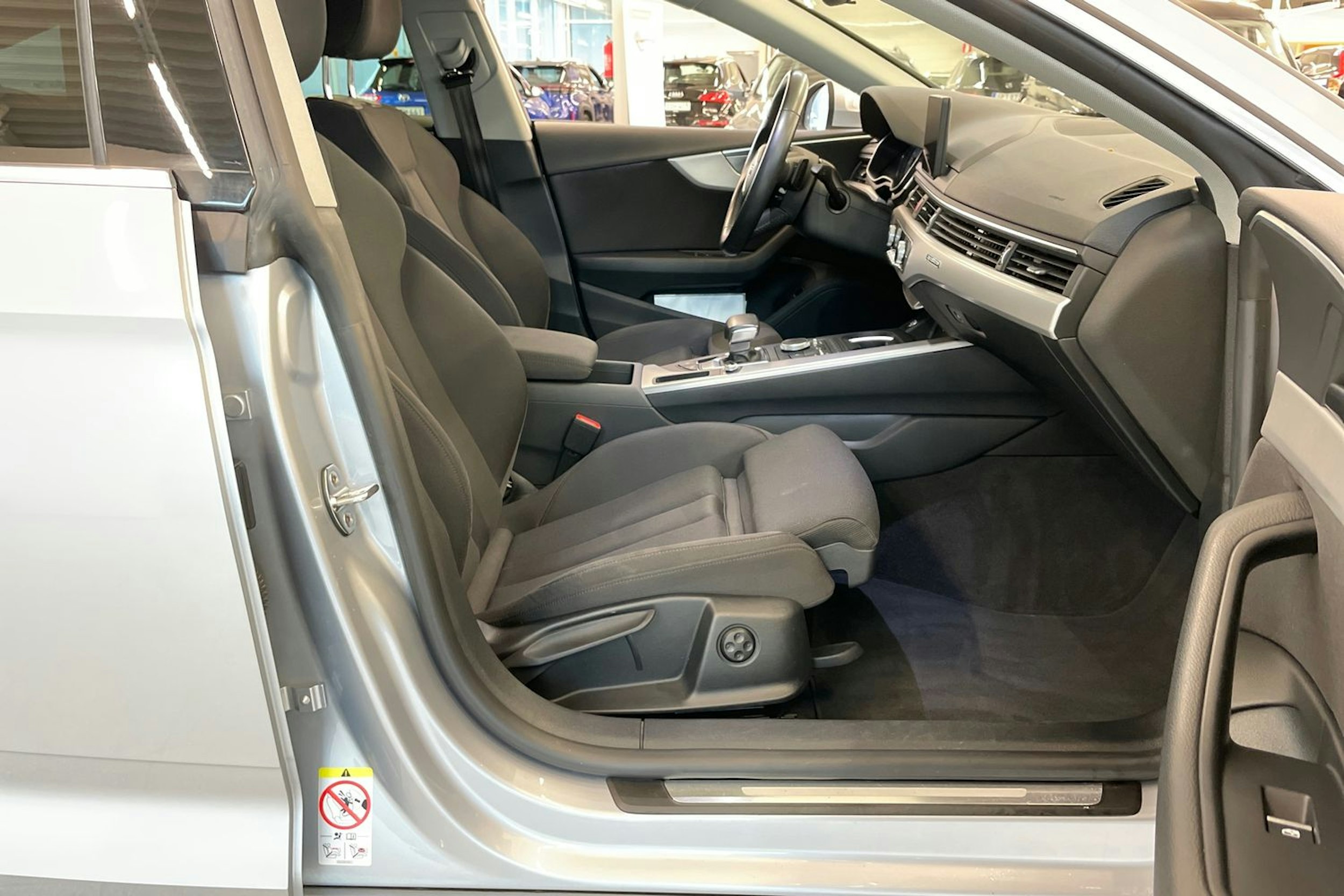 hopea Audi A5 2018 kuva 26.
