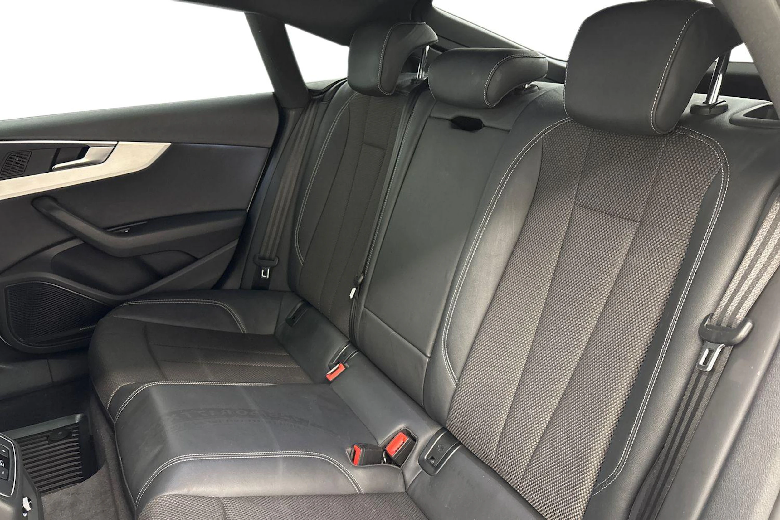 valkoinen Audi A5 2018 kuva 8.