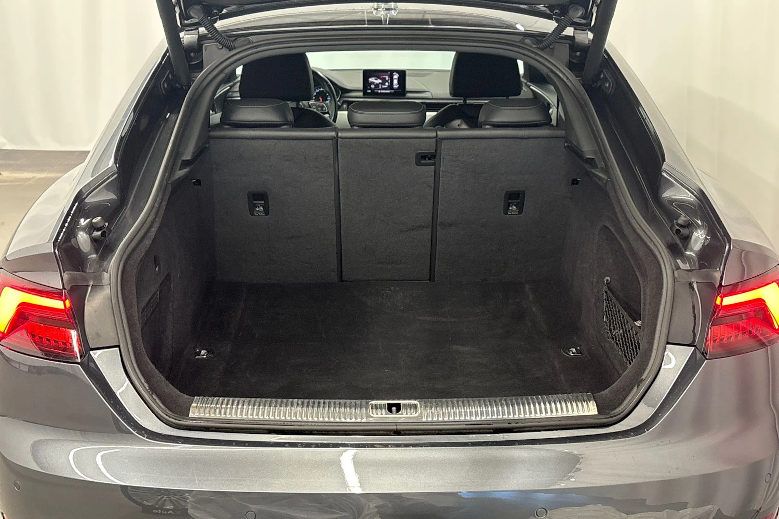 harmaa Audi A5 2018 kuva 16.